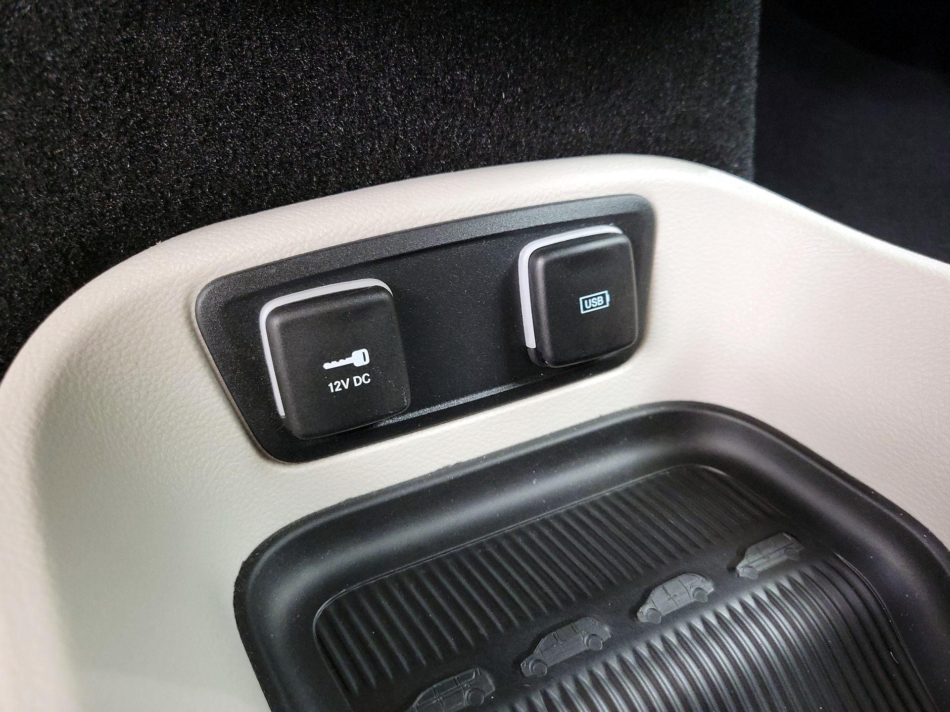 Thumbnail: 2018 Chrysler Pacifica - 19