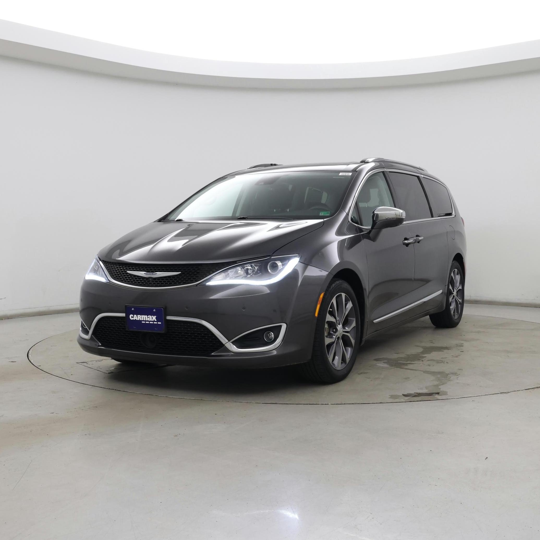 Thumbnail: 2018 Chrysler Pacifica - 4