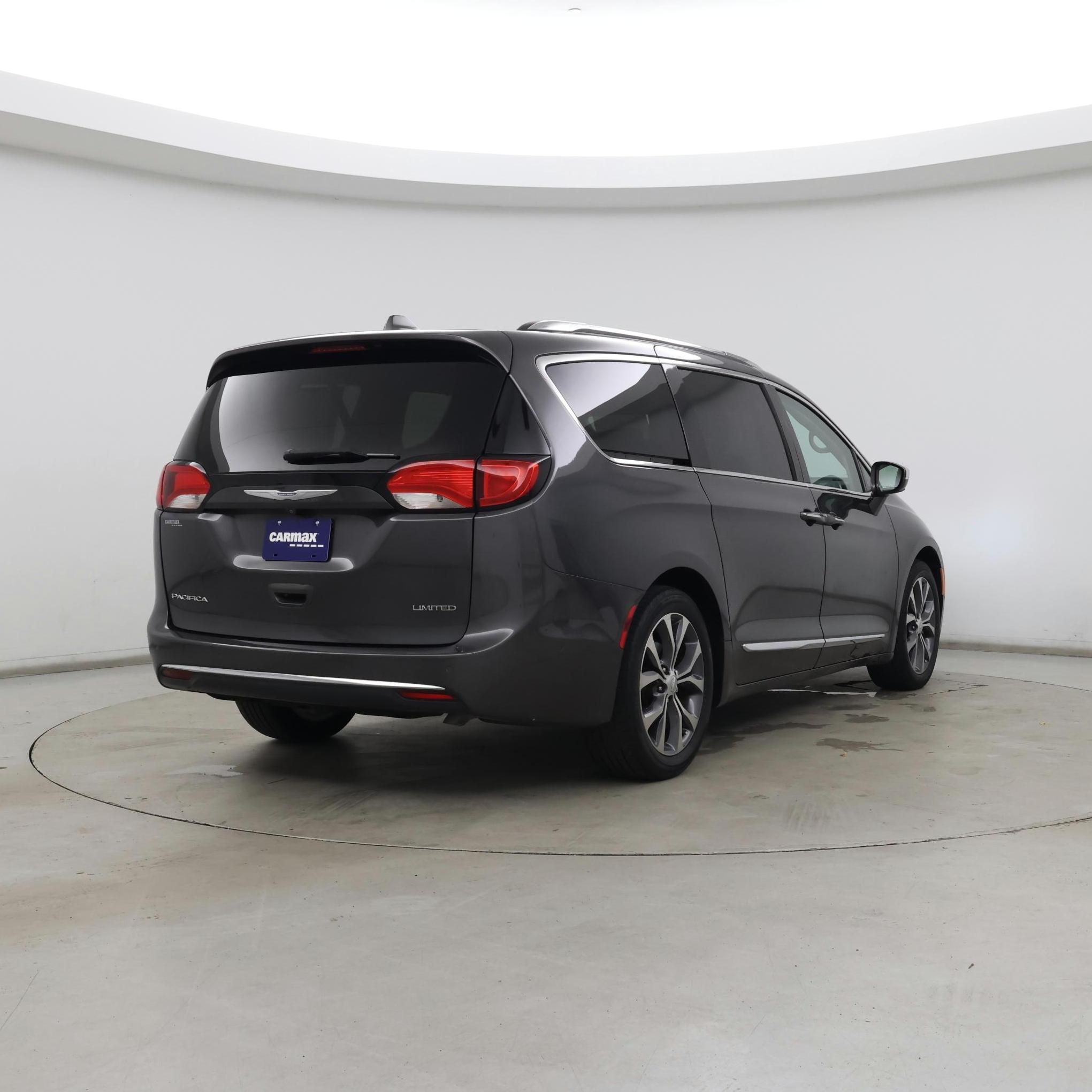 Thumbnail: 2018 Chrysler Pacifica - 8