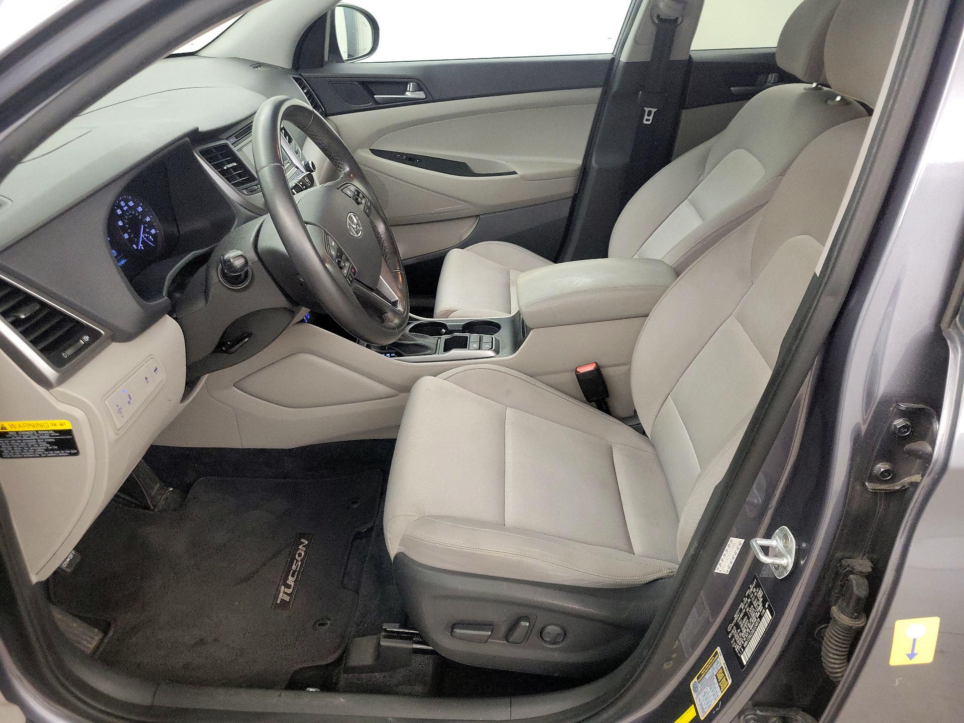 Thumbnail: 2016 Hyundai Tucson - 11