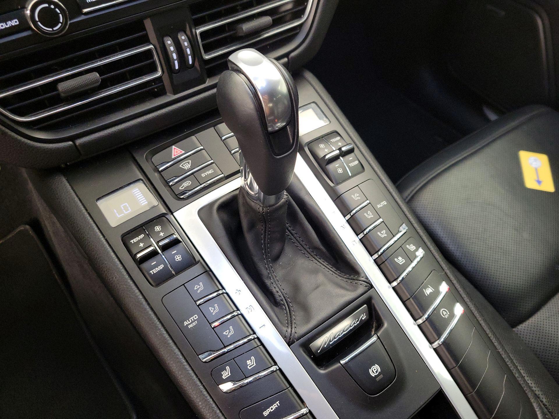 Thumbnail: 2021 Porsche Macan - 18