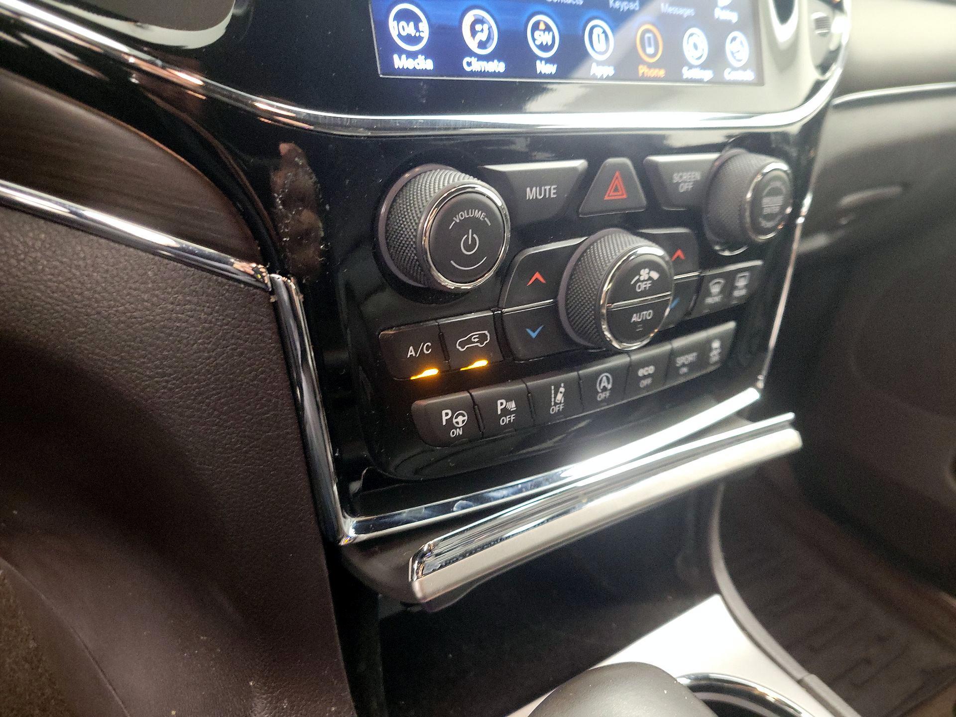 Thumbnail: 2019 Jeep Grand Cherokee - 17