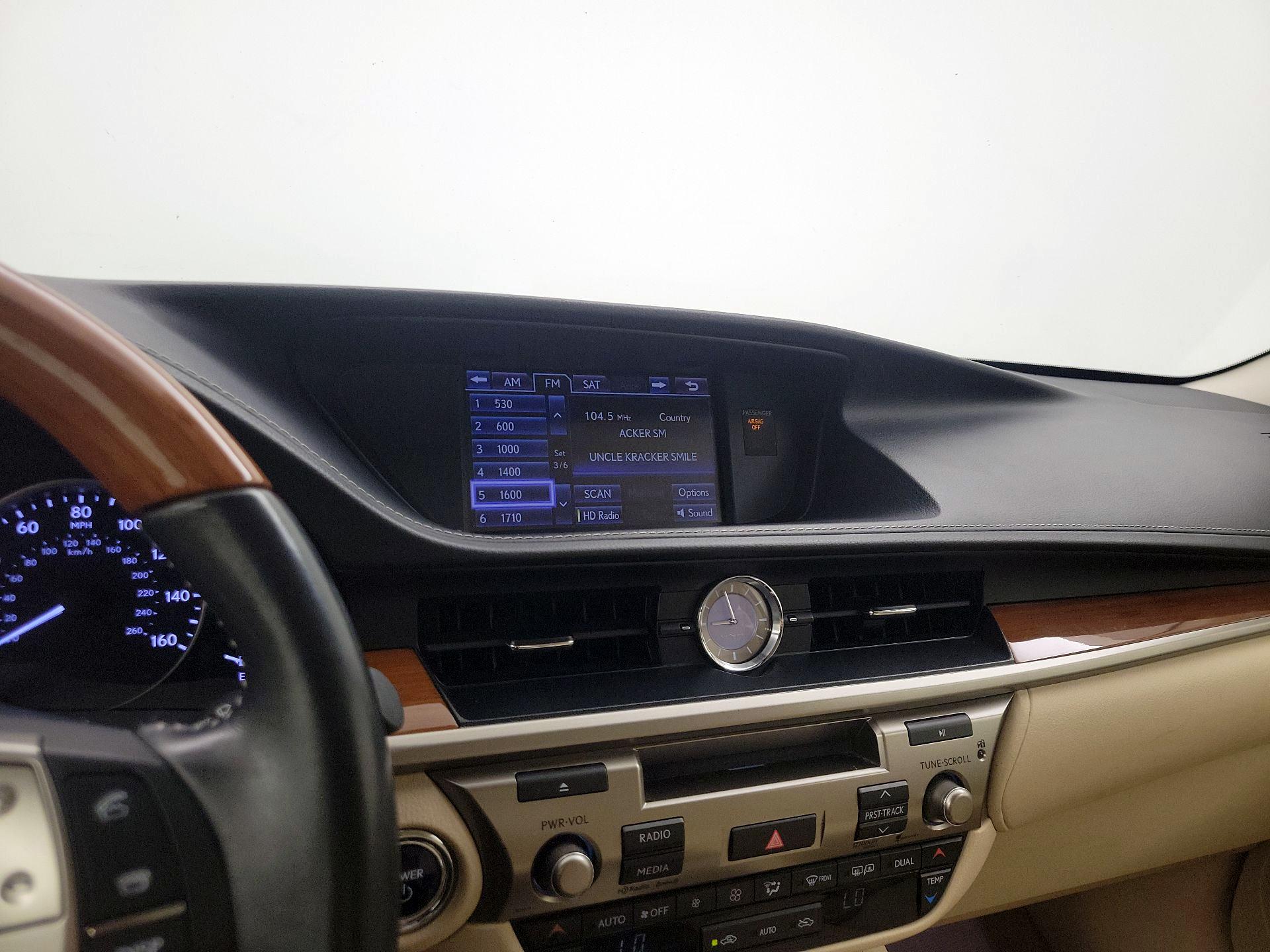 Thumbnail: 2013 Lexus ES - 16