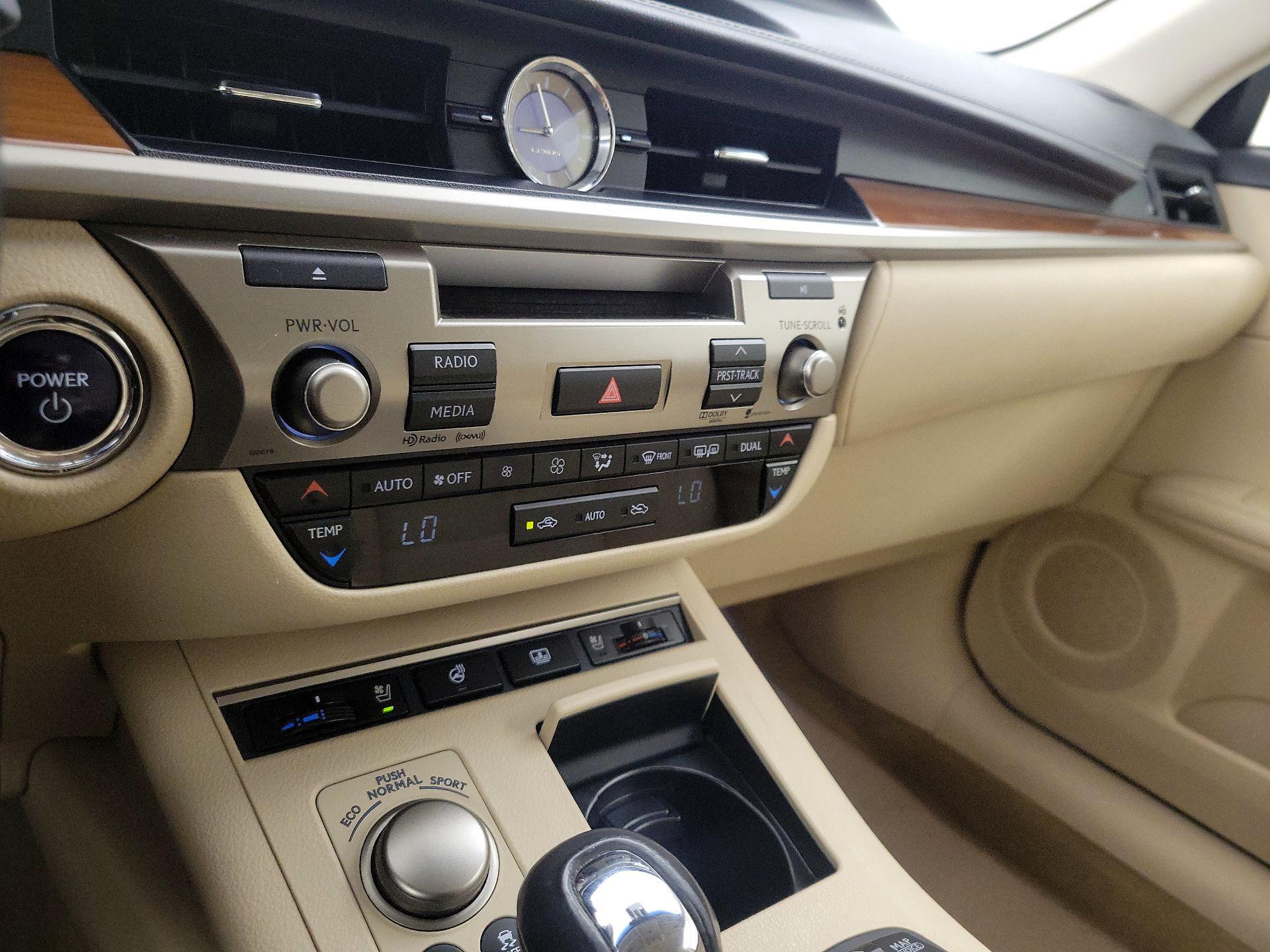 Thumbnail: 2013 Lexus ES - 17