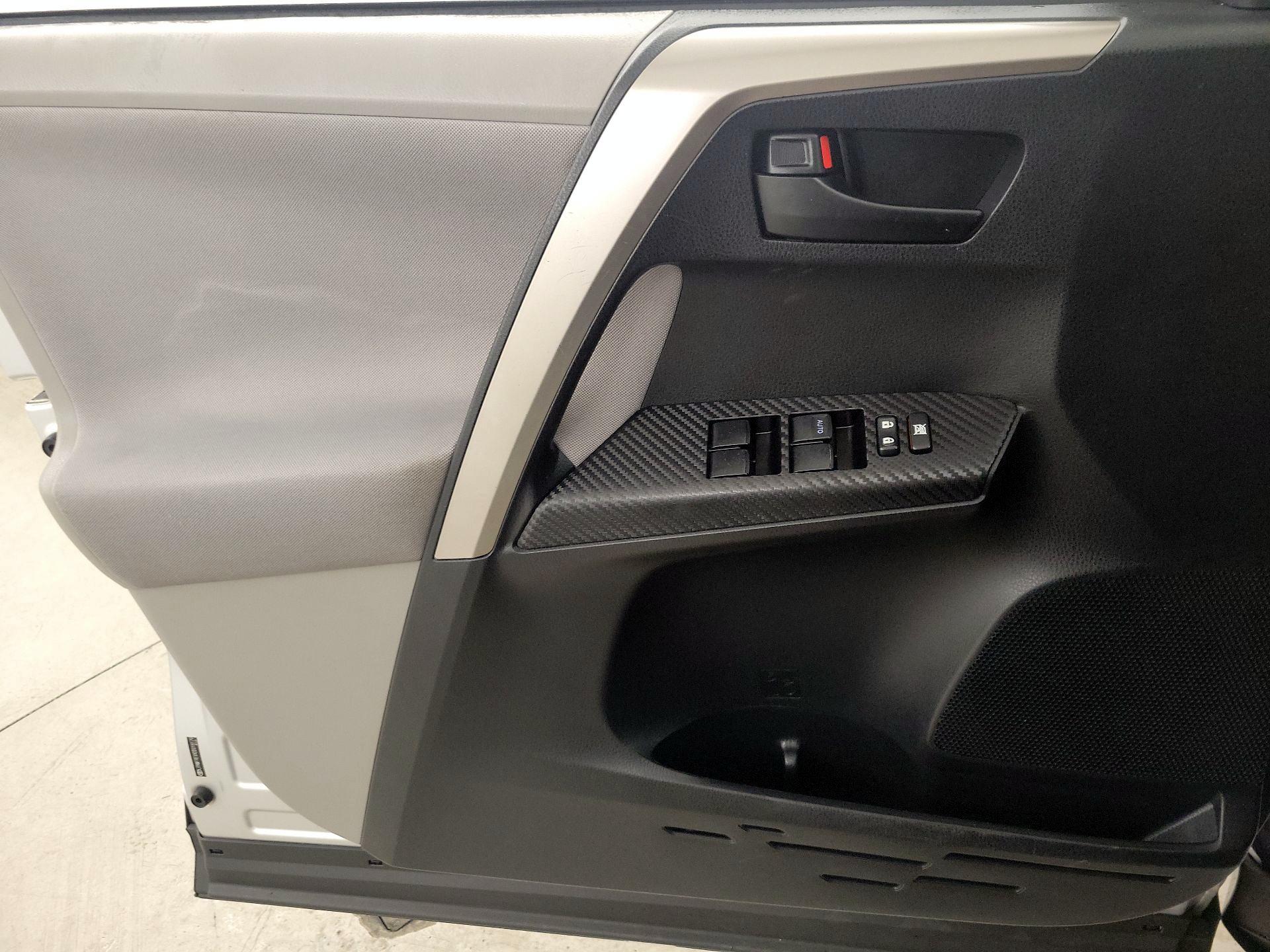 Thumbnail: 2013 Toyota RAV4 - 12