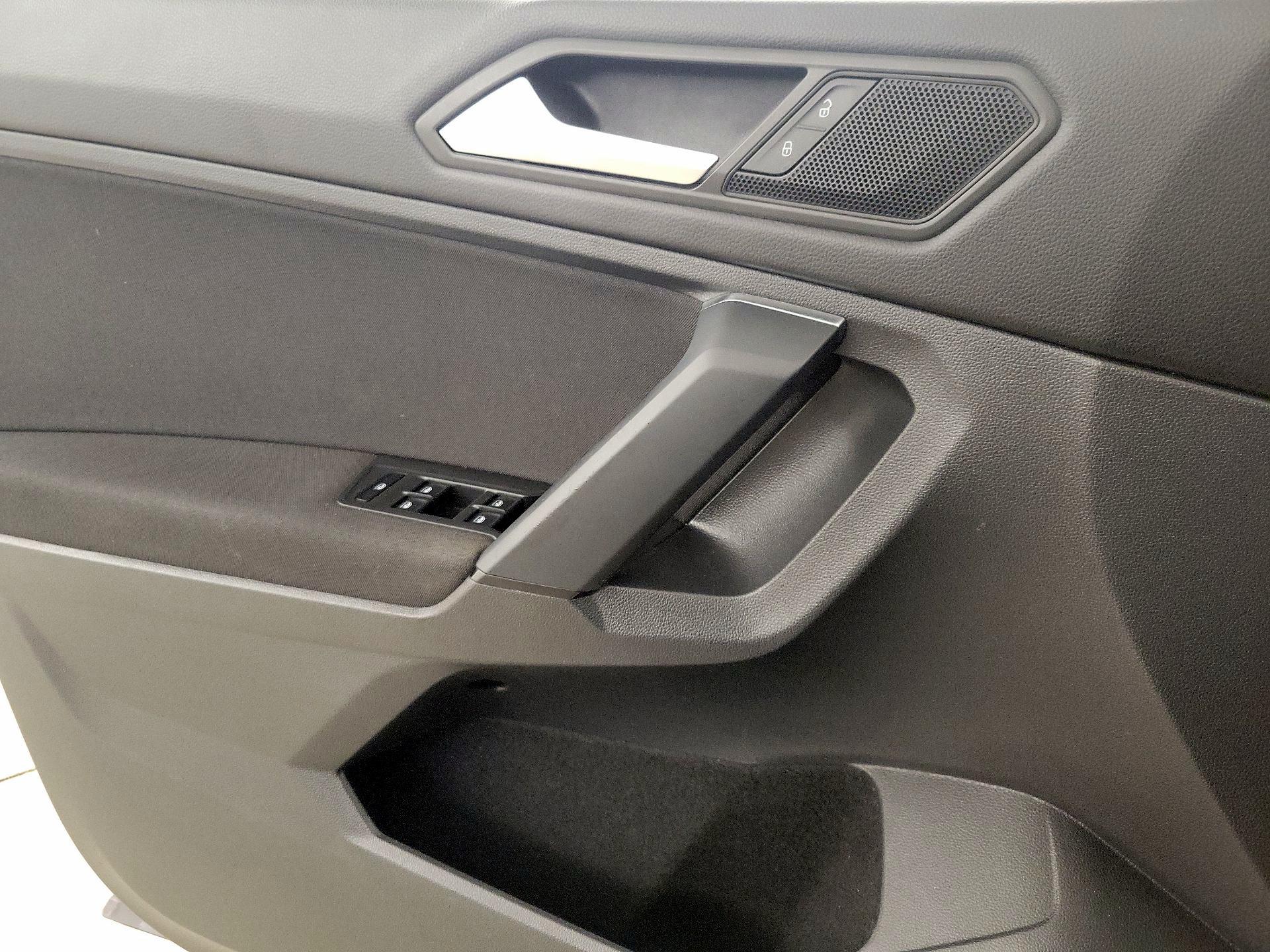 Thumbnail: 2019 Volkswagen Tiguan - 12