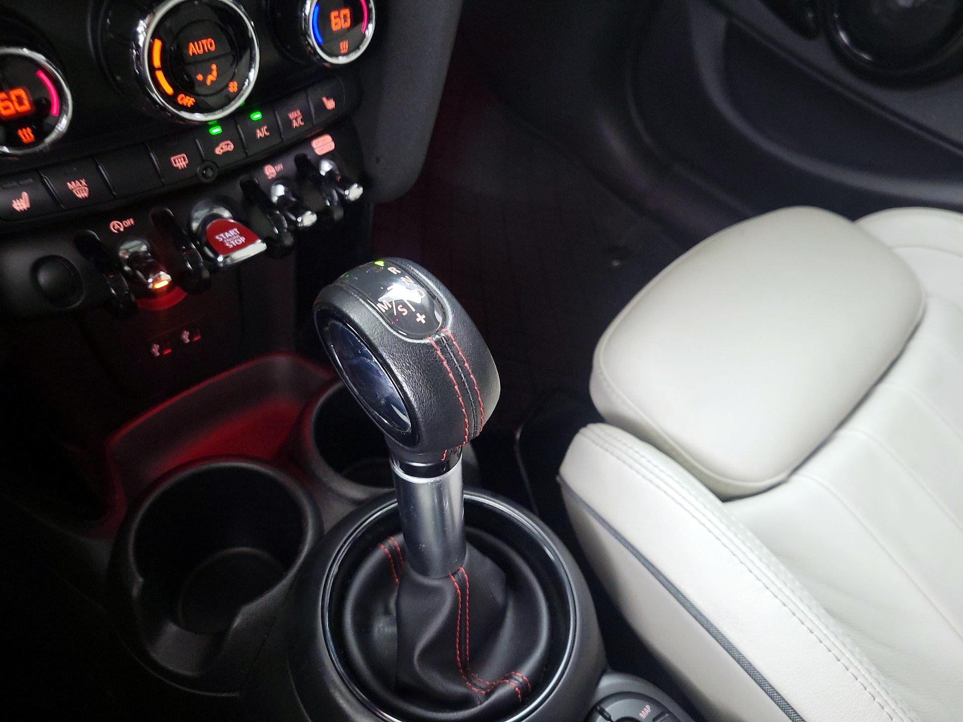 Thumbnail: 2019 MINI Cooper Hardtop - 17