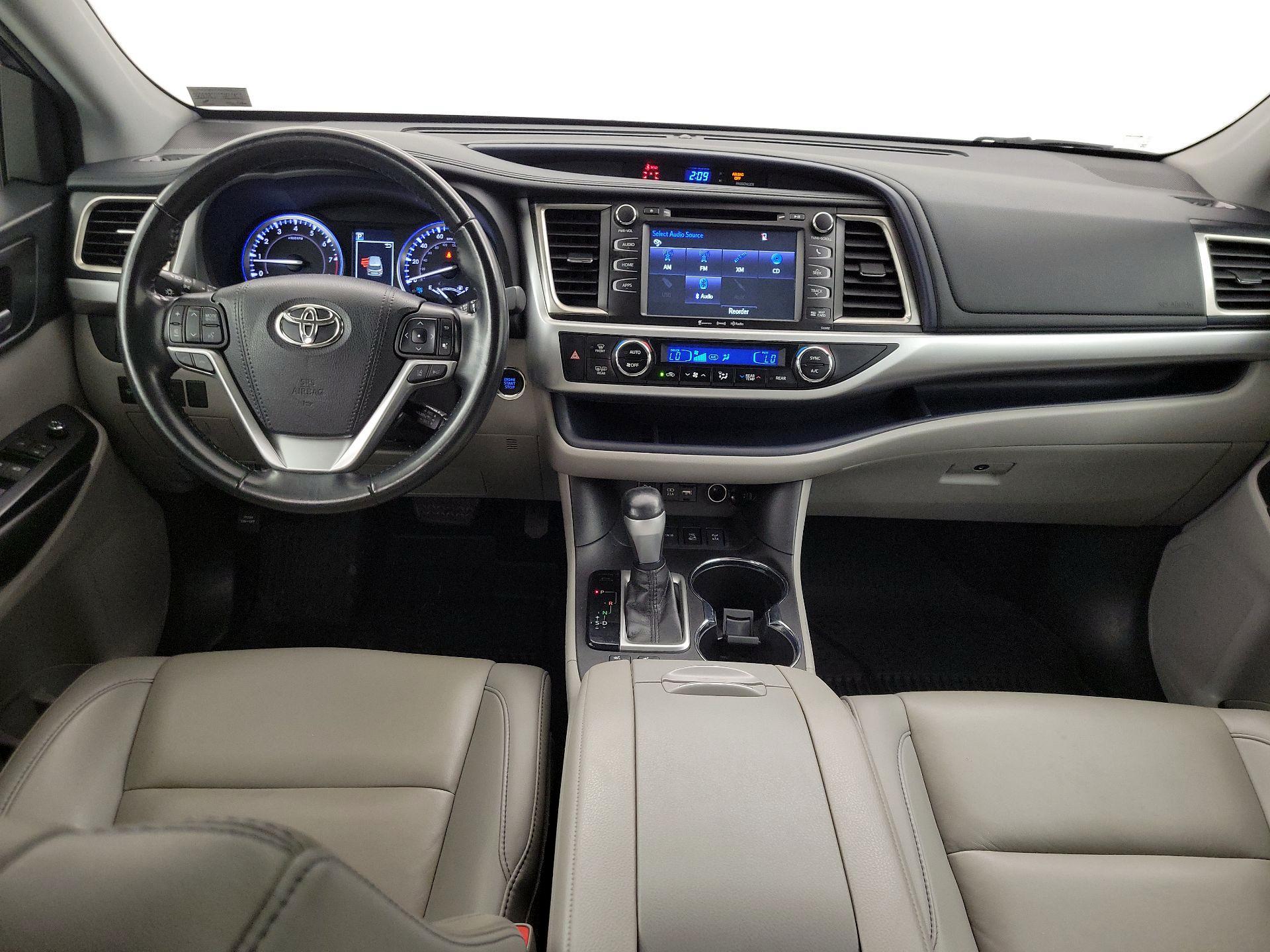 Thumbnail: 2019 Toyota Highlander - 9