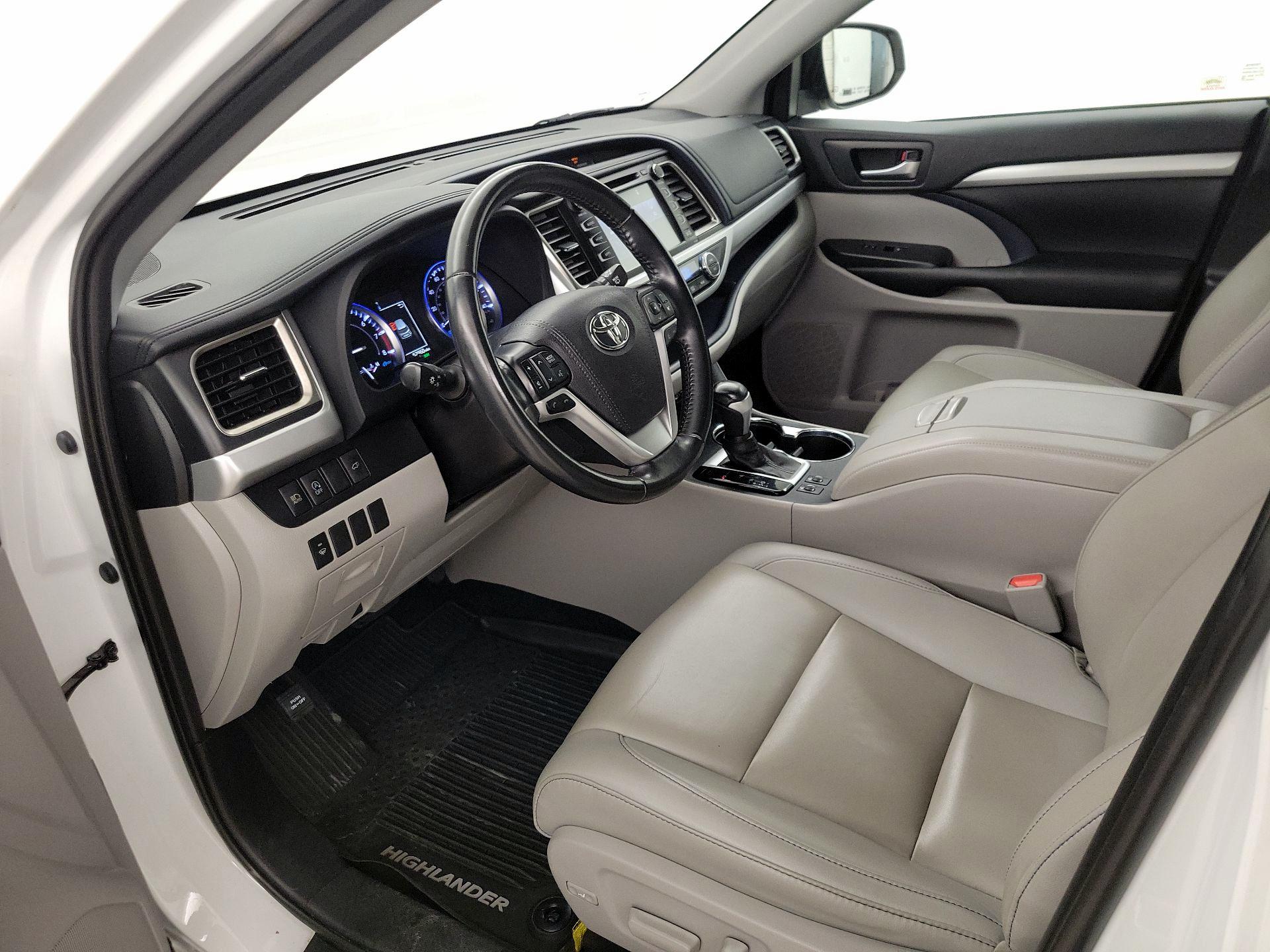 Thumbnail: 2019 Toyota Highlander - 11
