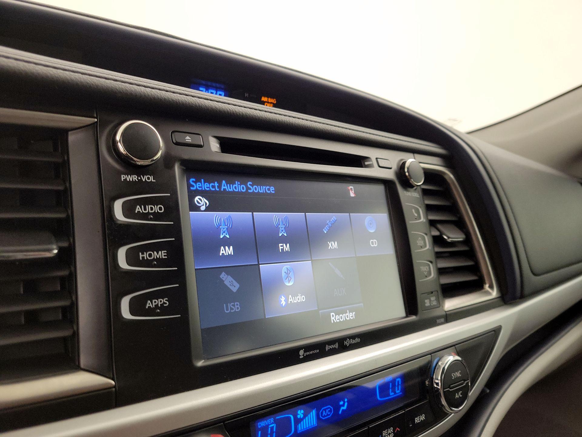 Thumbnail: 2019 Toyota Highlander - 15
