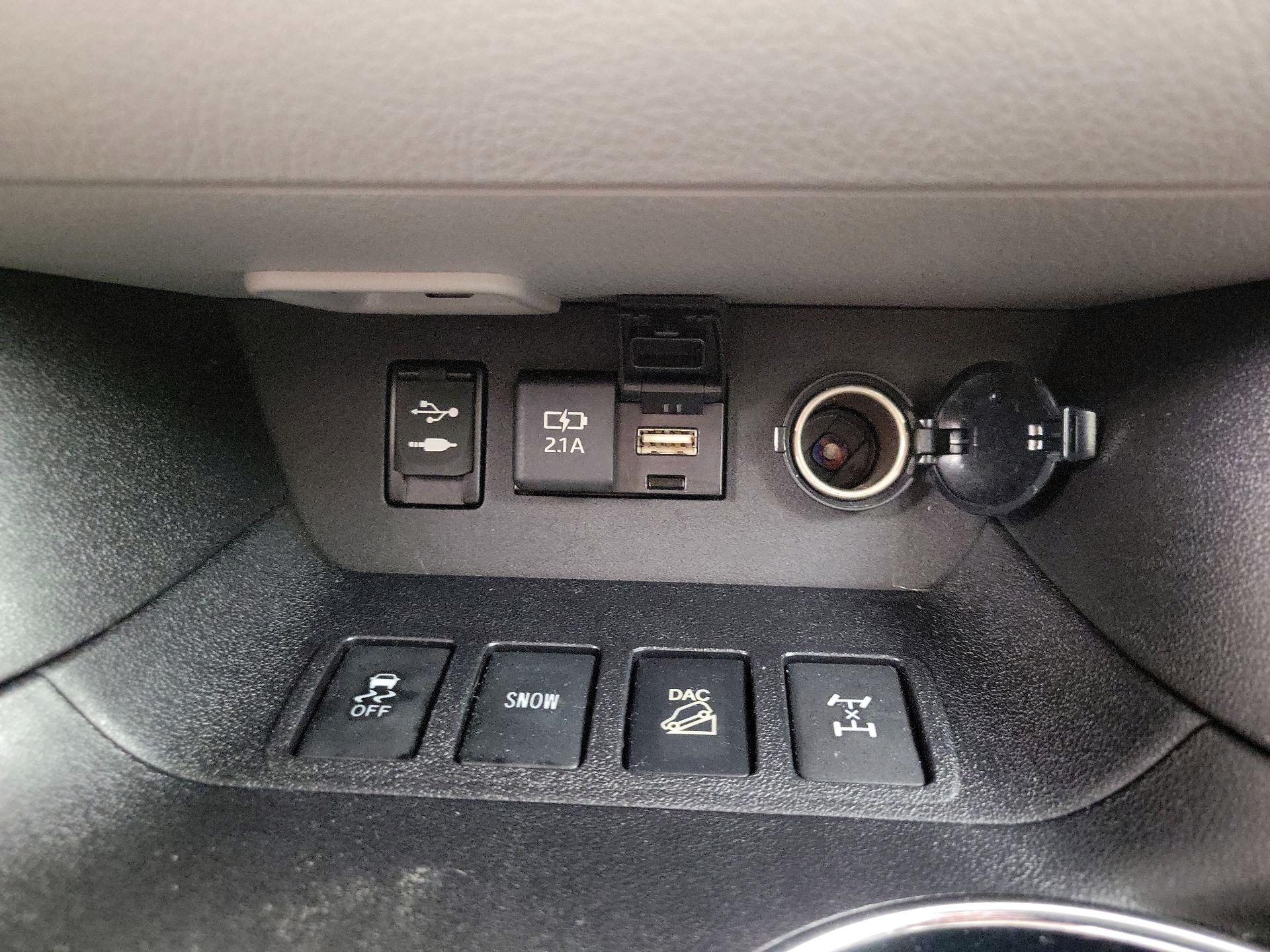 Thumbnail: 2019 Toyota Highlander - 18