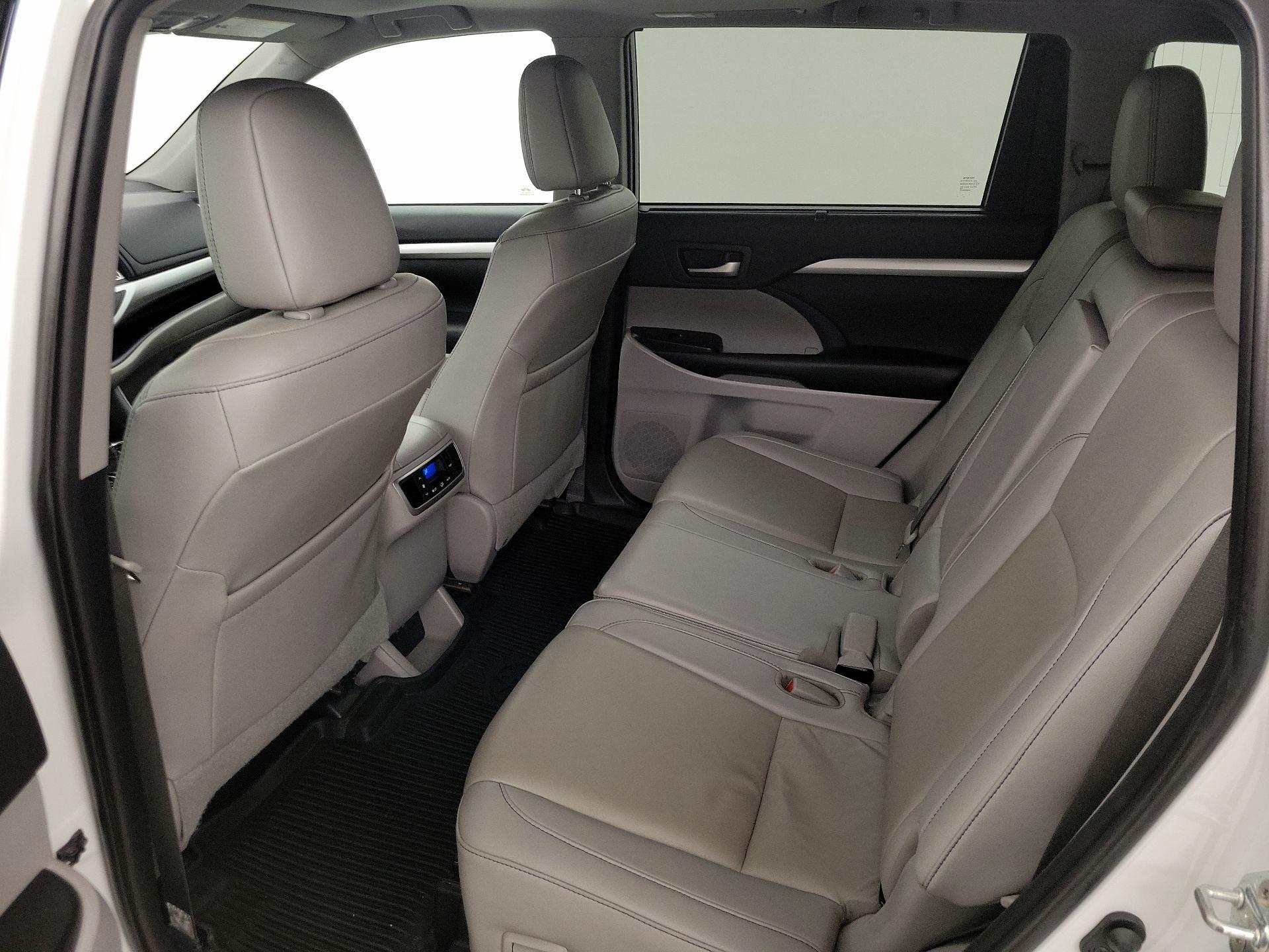 Thumbnail: 2019 Toyota Highlander - 20