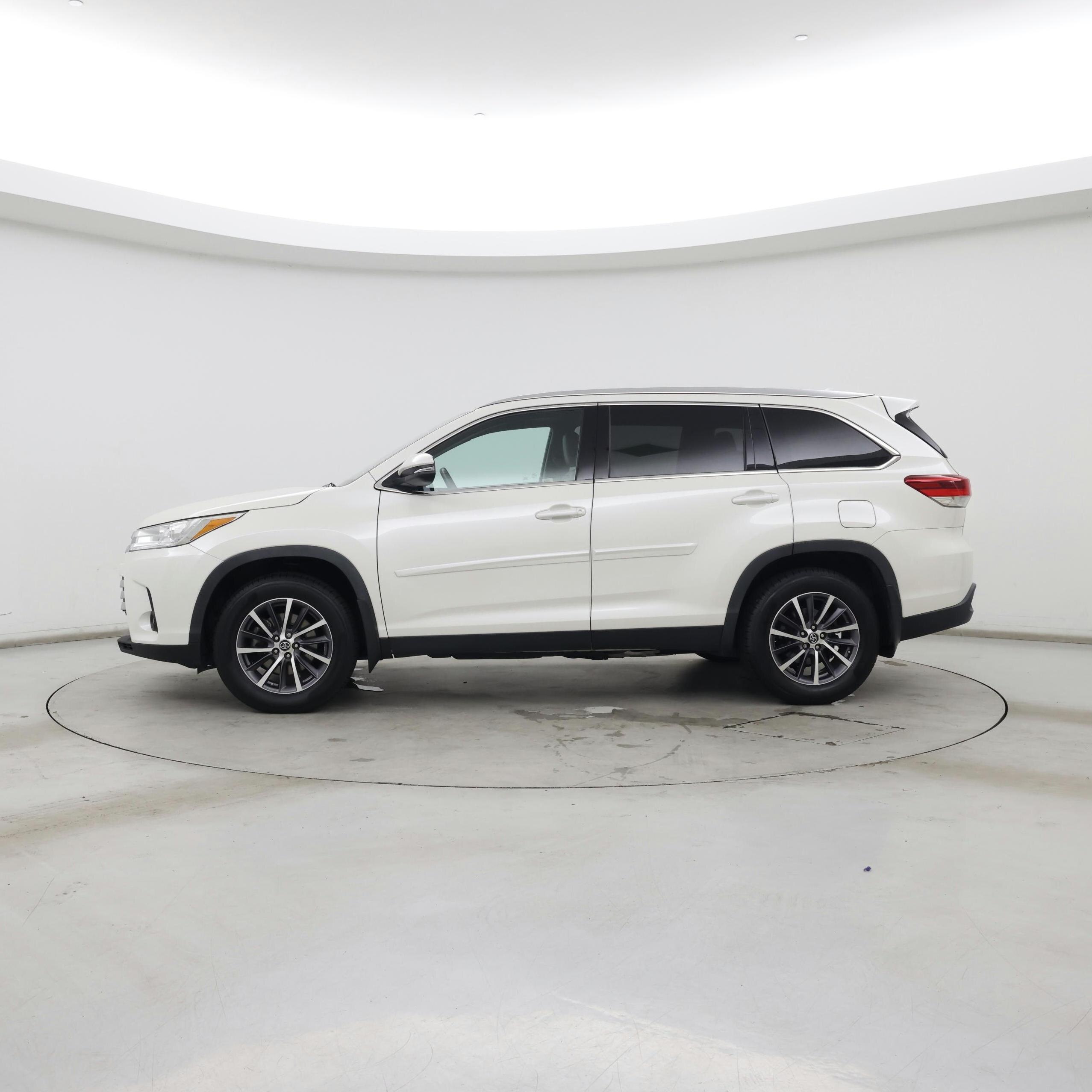 Thumbnail: 2019 Toyota Highlander - 3
