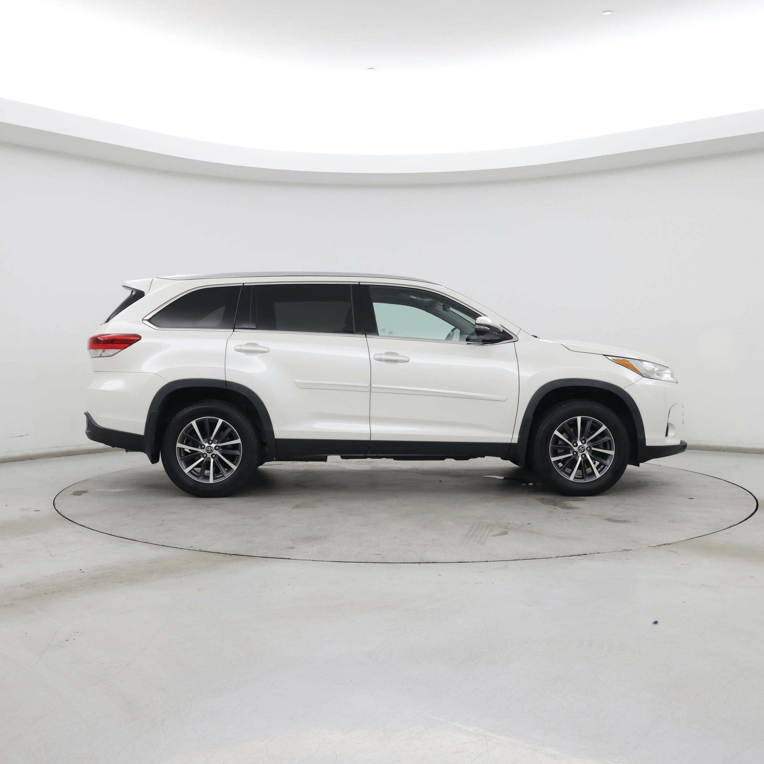 Thumbnail: 2019 Toyota Highlander - 7