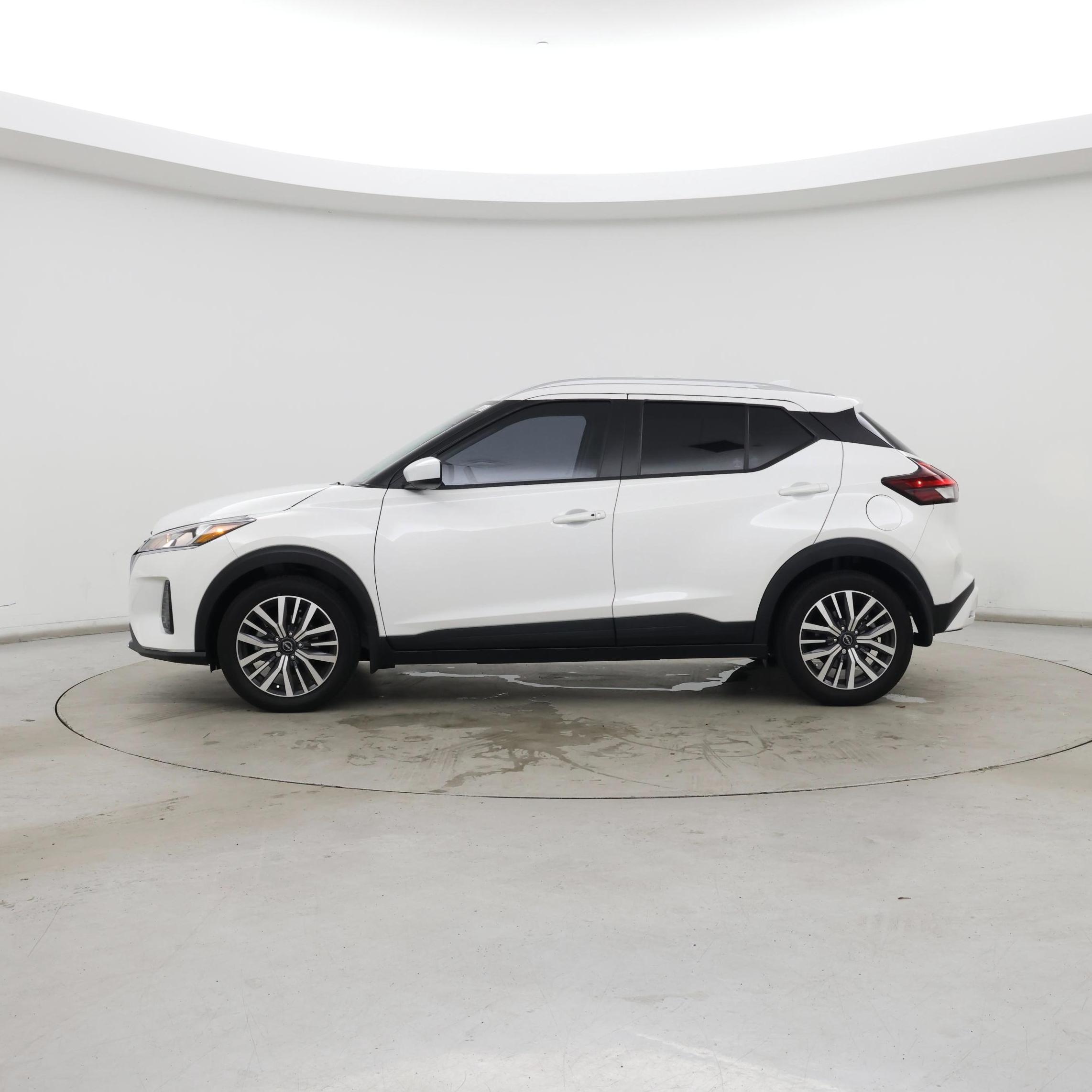 Thumbnail: 2023 Nissan Kicks - 3