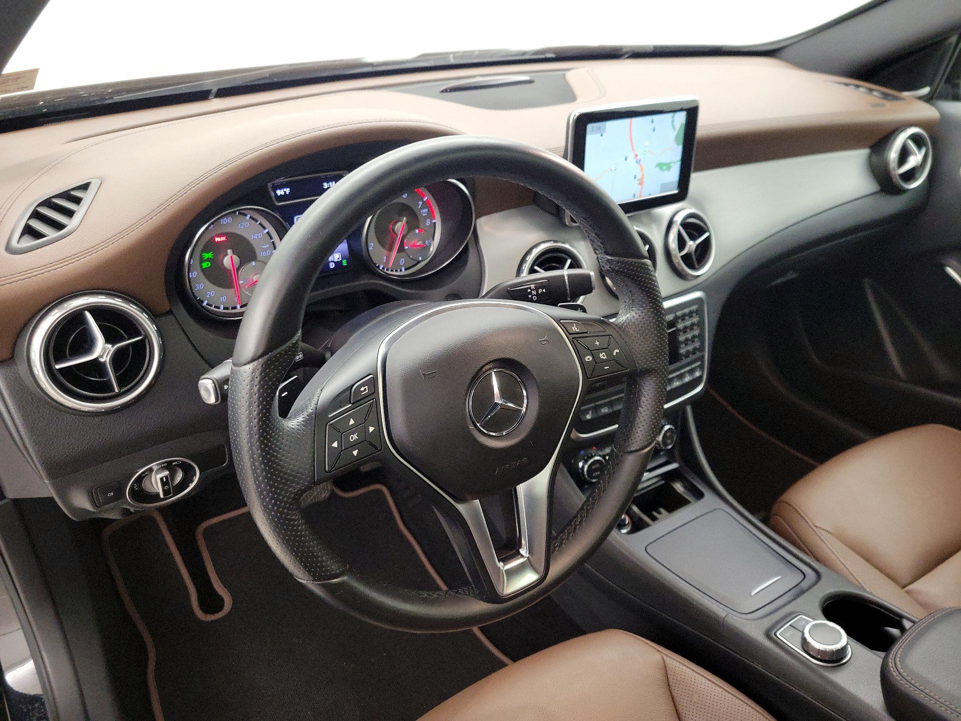 Thumbnail: 2015 Mercedes-Benz GLA - 9
