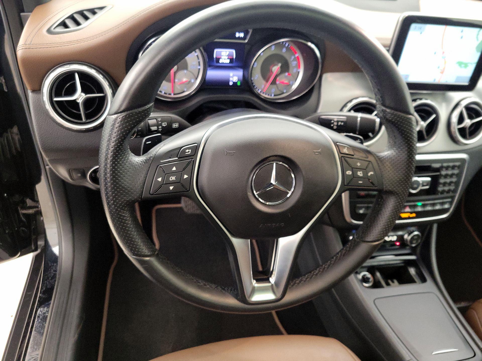 Thumbnail: 2015 Mercedes-Benz GLA - 10