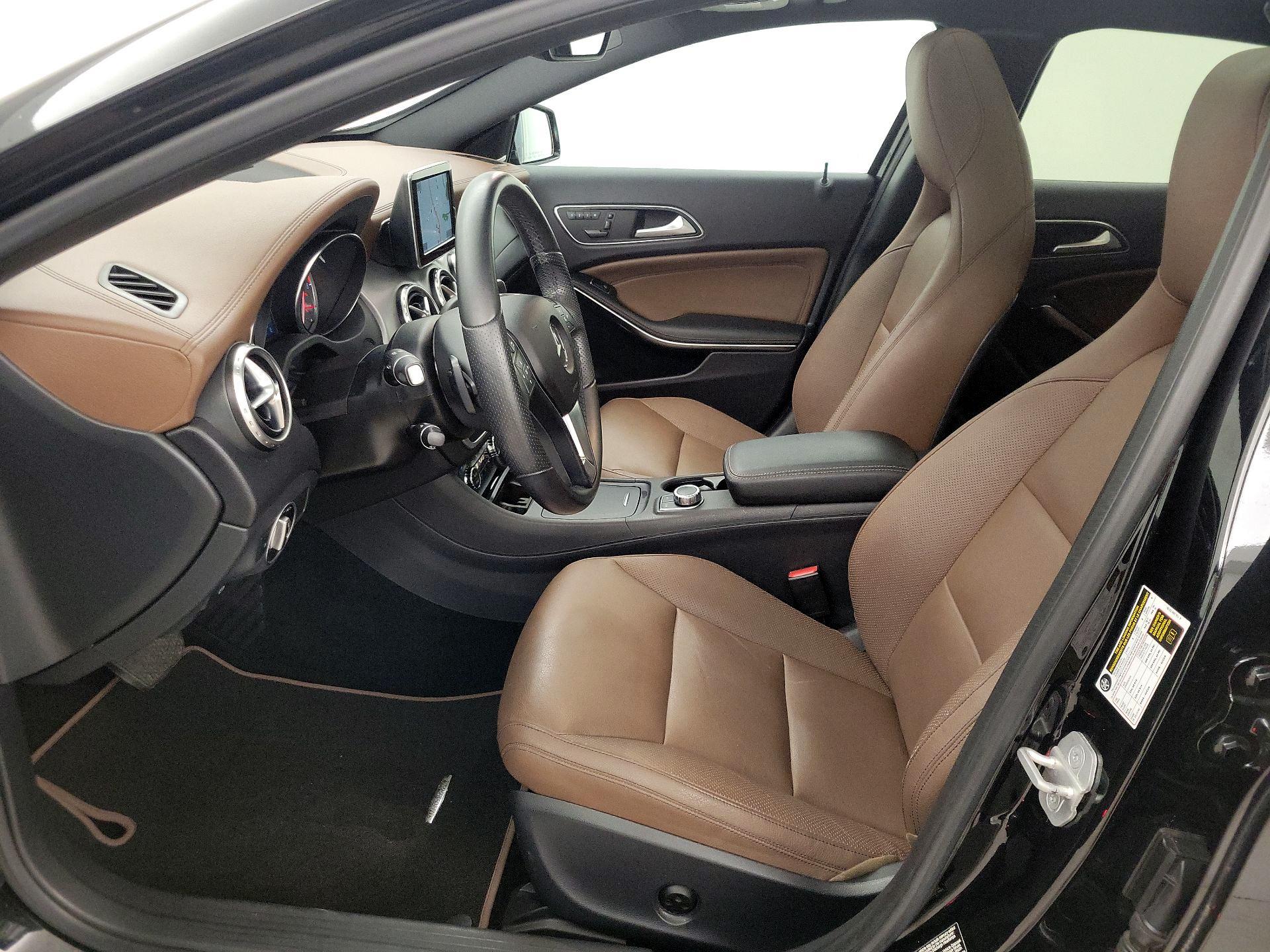Thumbnail: 2015 Mercedes-Benz GLA - 11