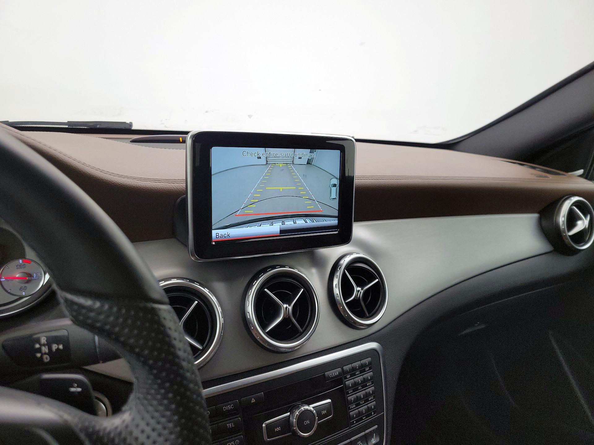 Thumbnail: 2015 Mercedes-Benz GLA - 15