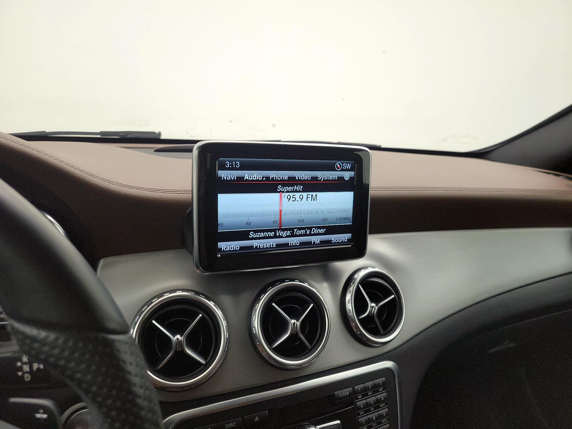 Thumbnail: 2015 Mercedes-Benz GLA - 16