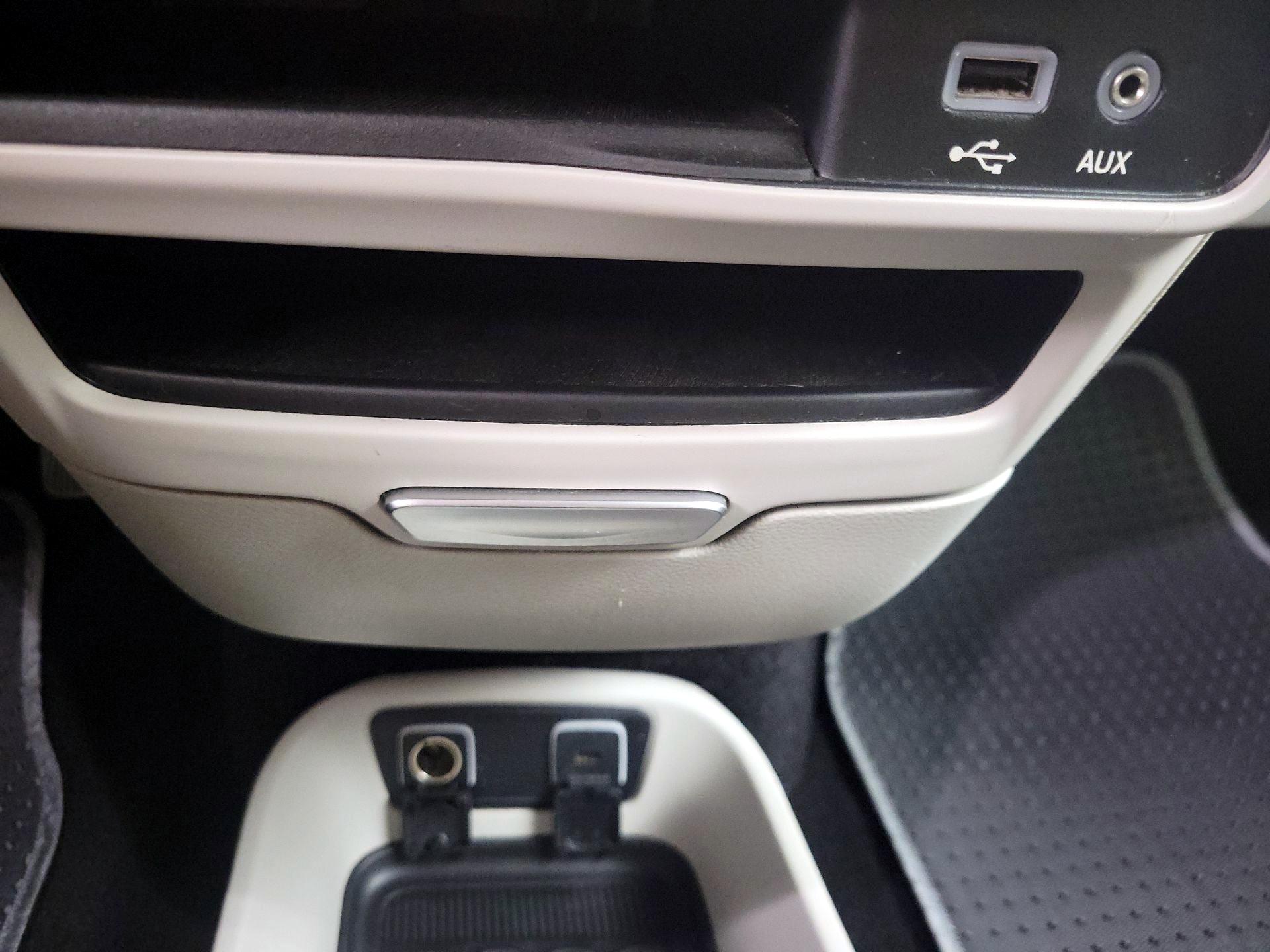 Thumbnail: 2017 Chrysler Pacifica - 18