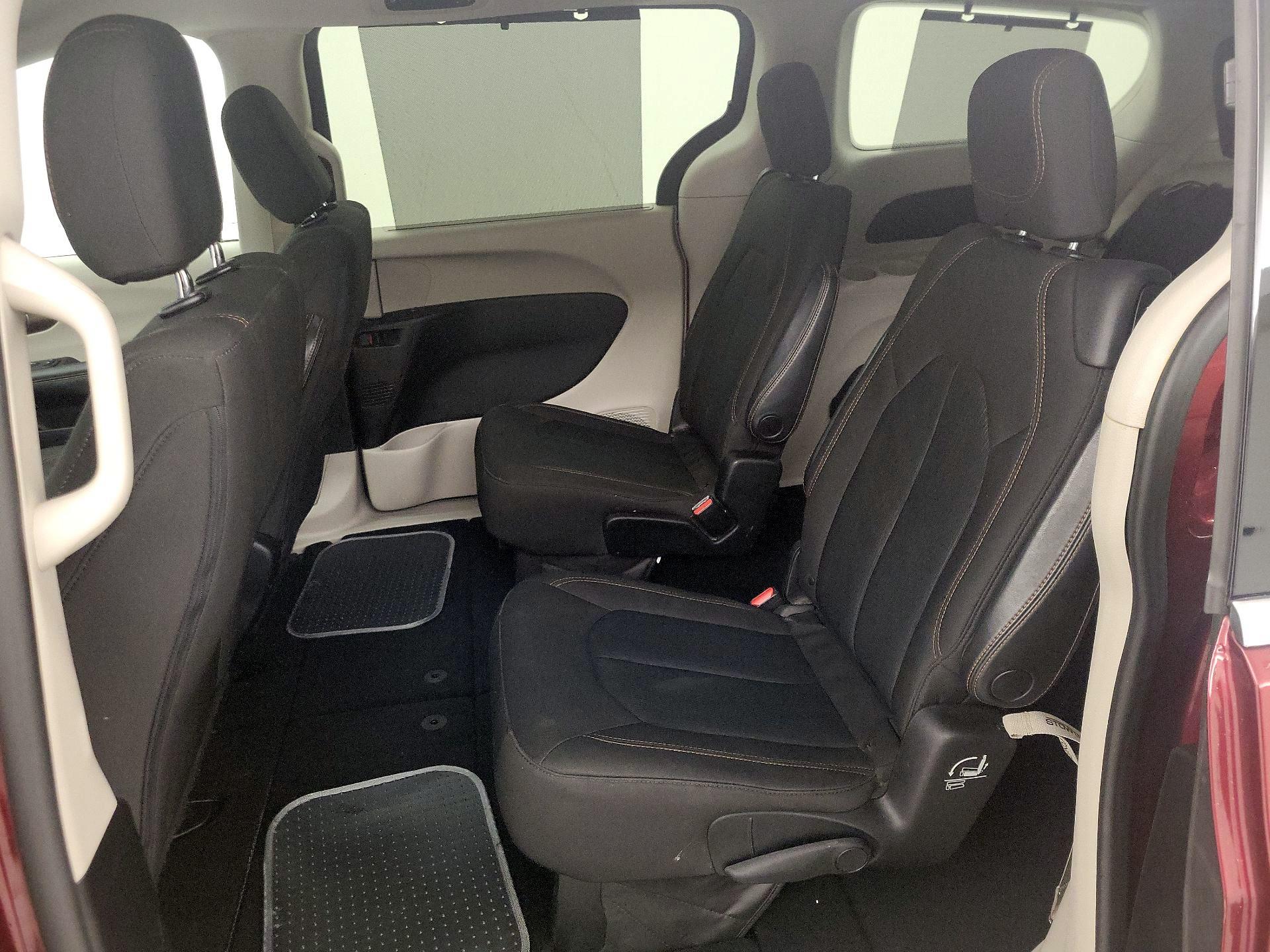 Thumbnail: 2017 Chrysler Pacifica - 19