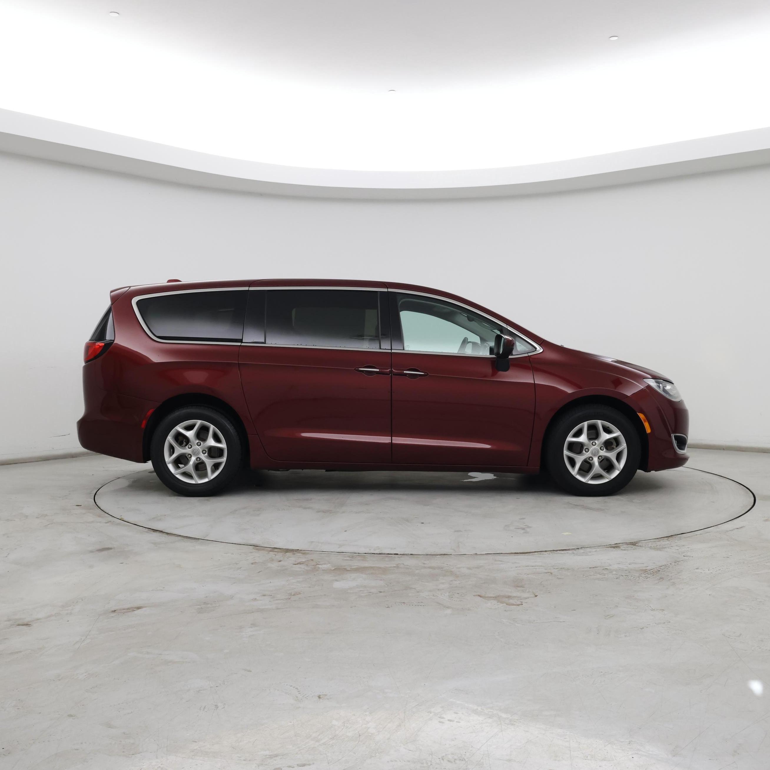 Thumbnail: 2017 Chrysler Pacifica - 7
