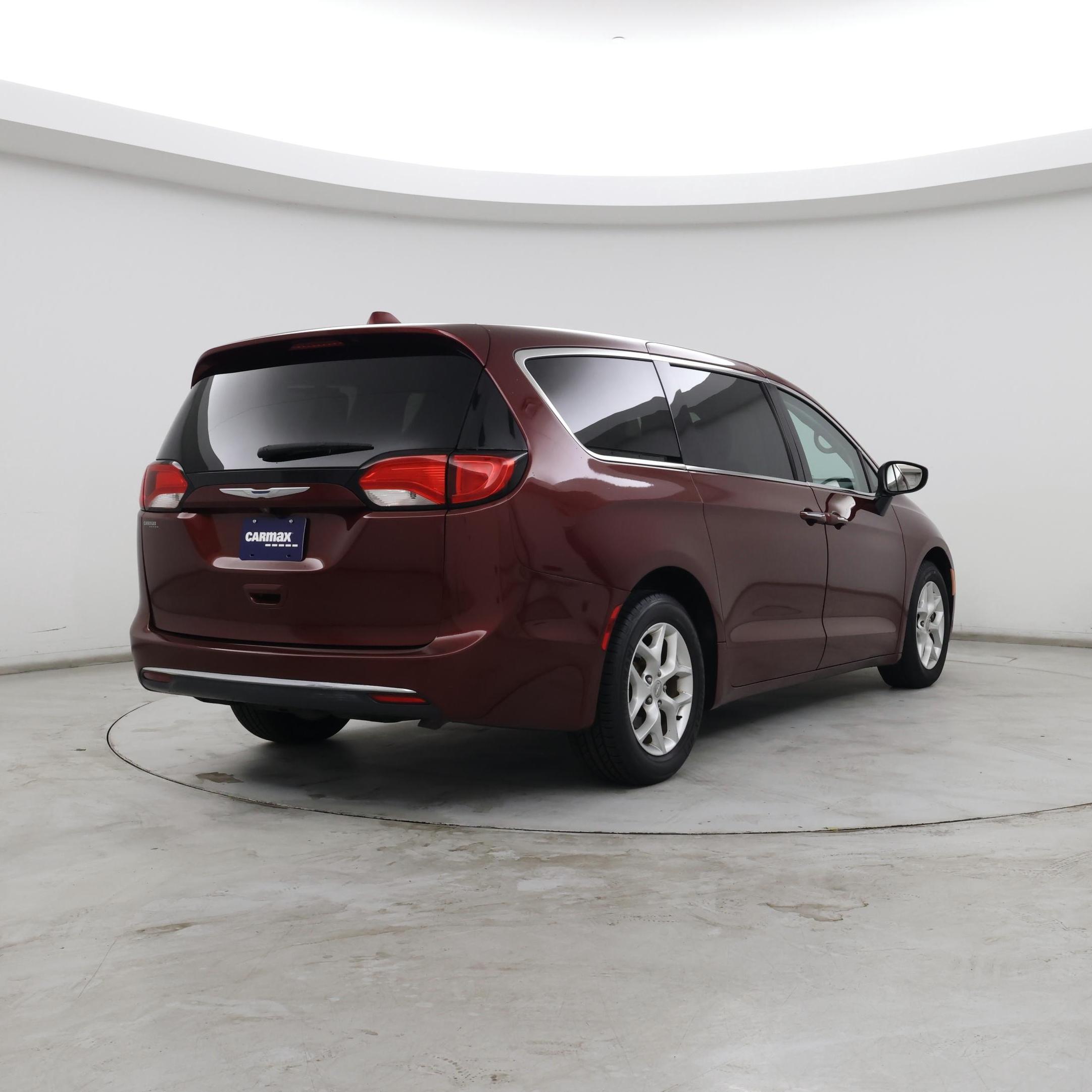 Thumbnail: 2017 Chrysler Pacifica - 8