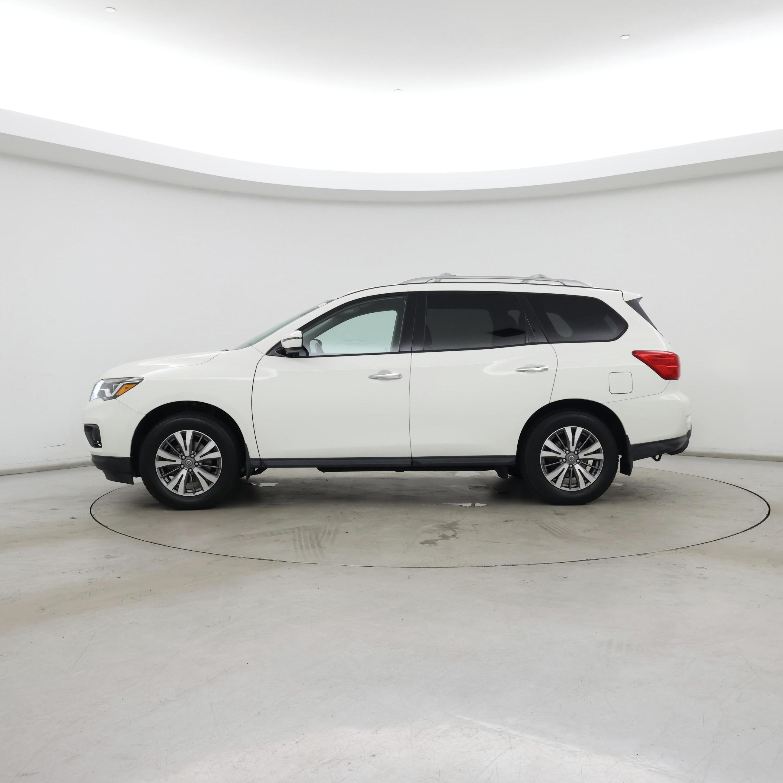 Thumbnail: 2020 Nissan Pathfinder - 3