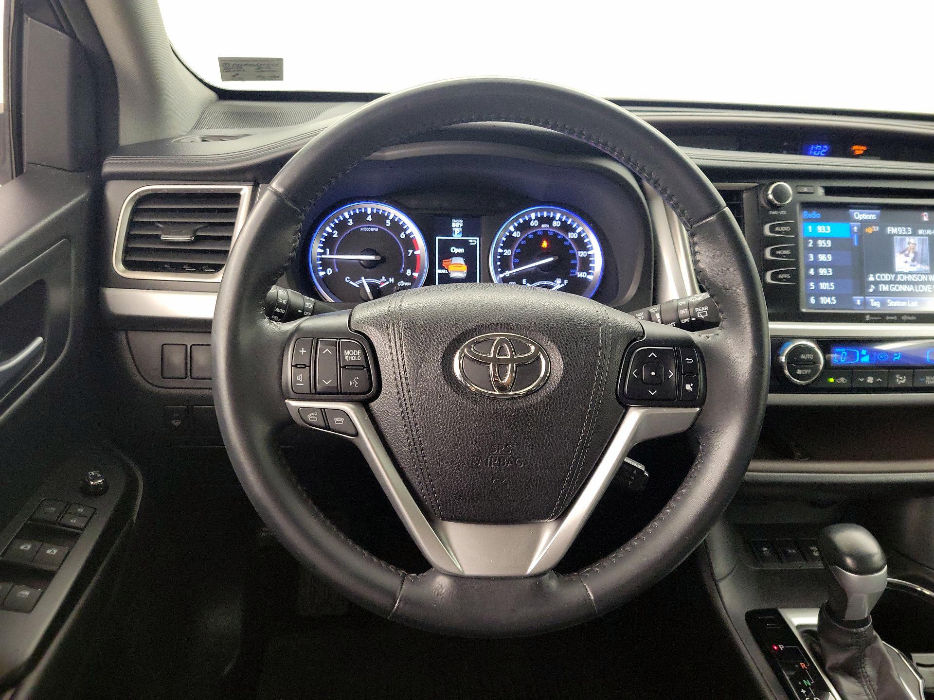 Thumbnail: 2016 Toyota Highlander - 10