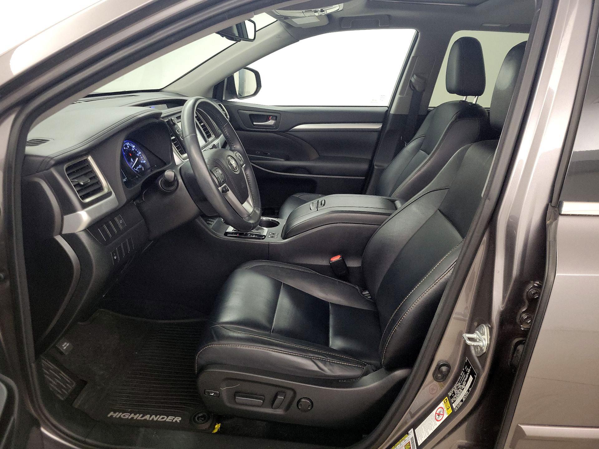 Thumbnail: 2016 Toyota Highlander - 11