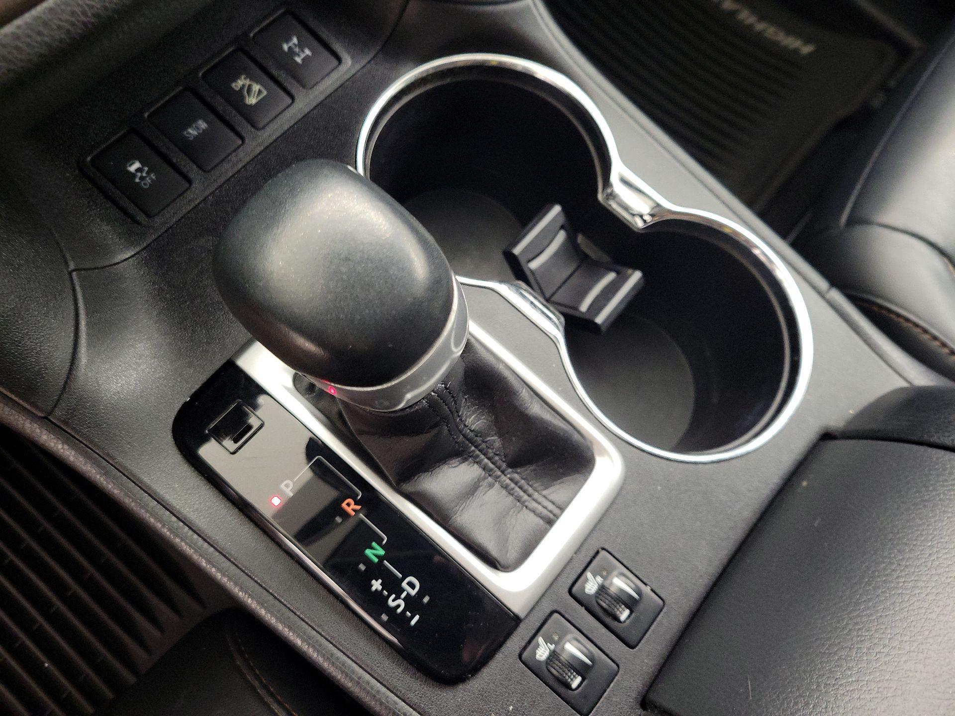 Thumbnail: 2016 Toyota Highlander - 17