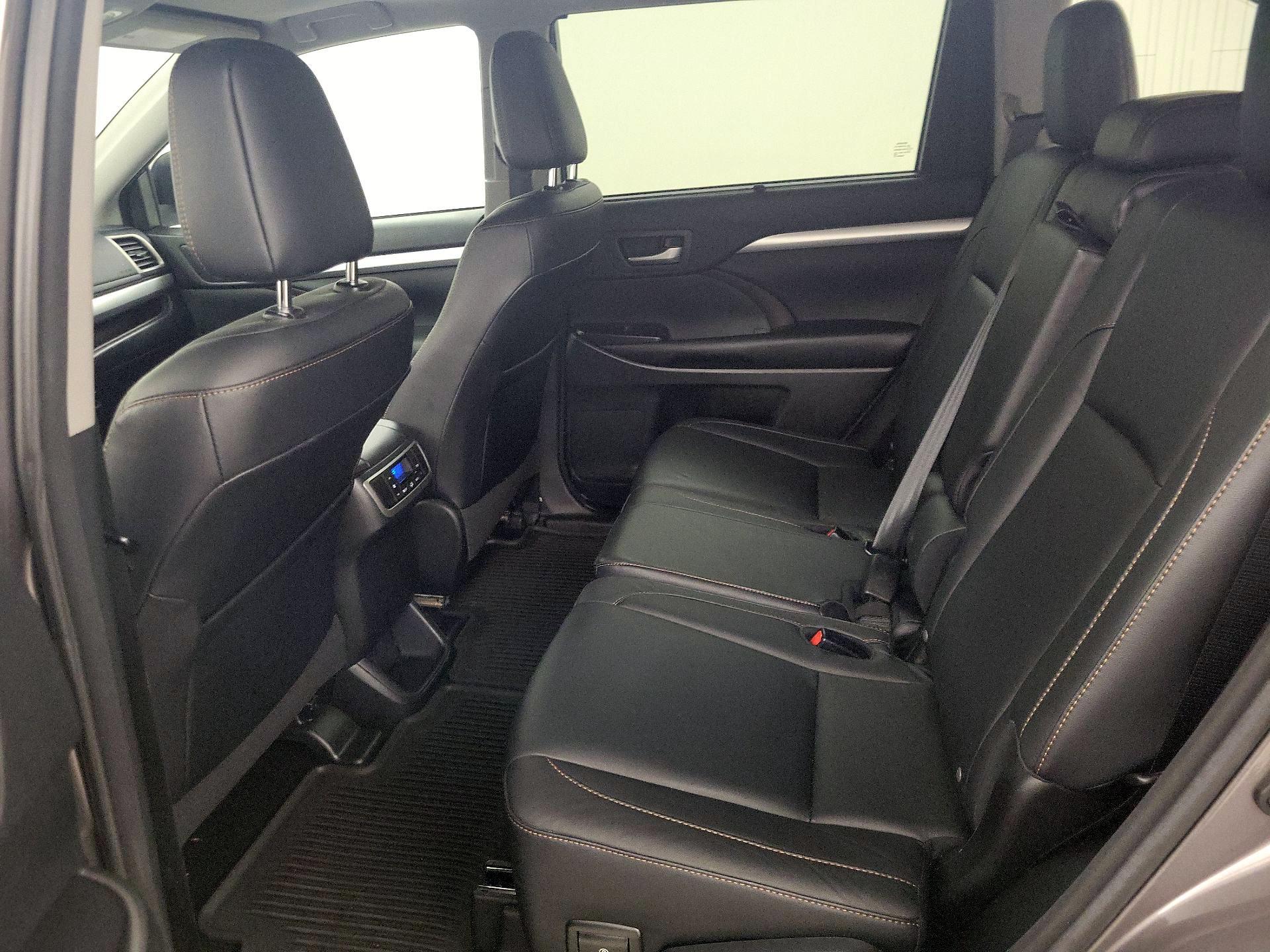 Thumbnail: 2016 Toyota Highlander - 20