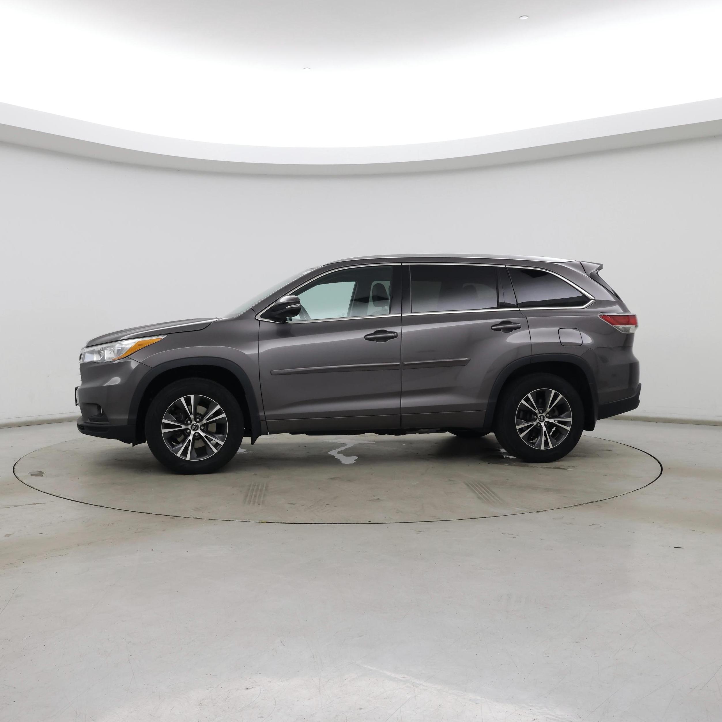 Thumbnail: 2016 Toyota Highlander - 3