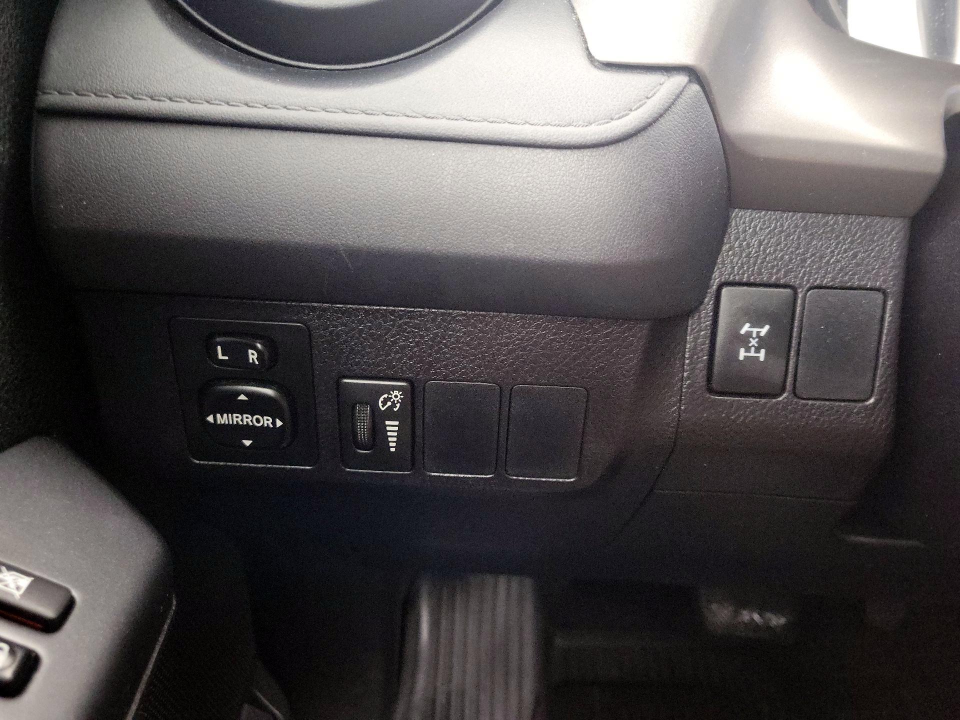 Thumbnail: 2016 Toyota RAV4 - 13