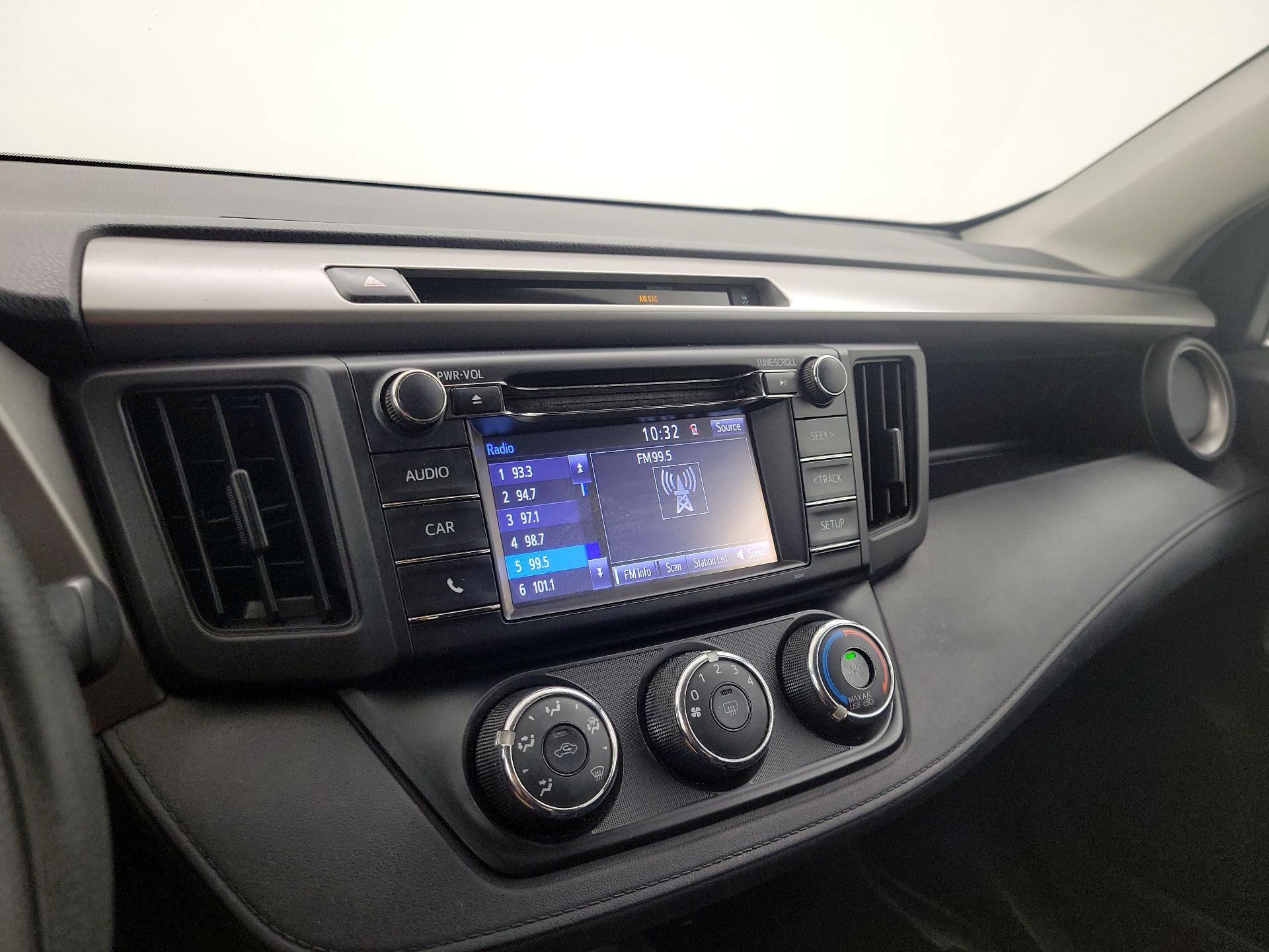 Thumbnail: 2016 Toyota RAV4 - 15