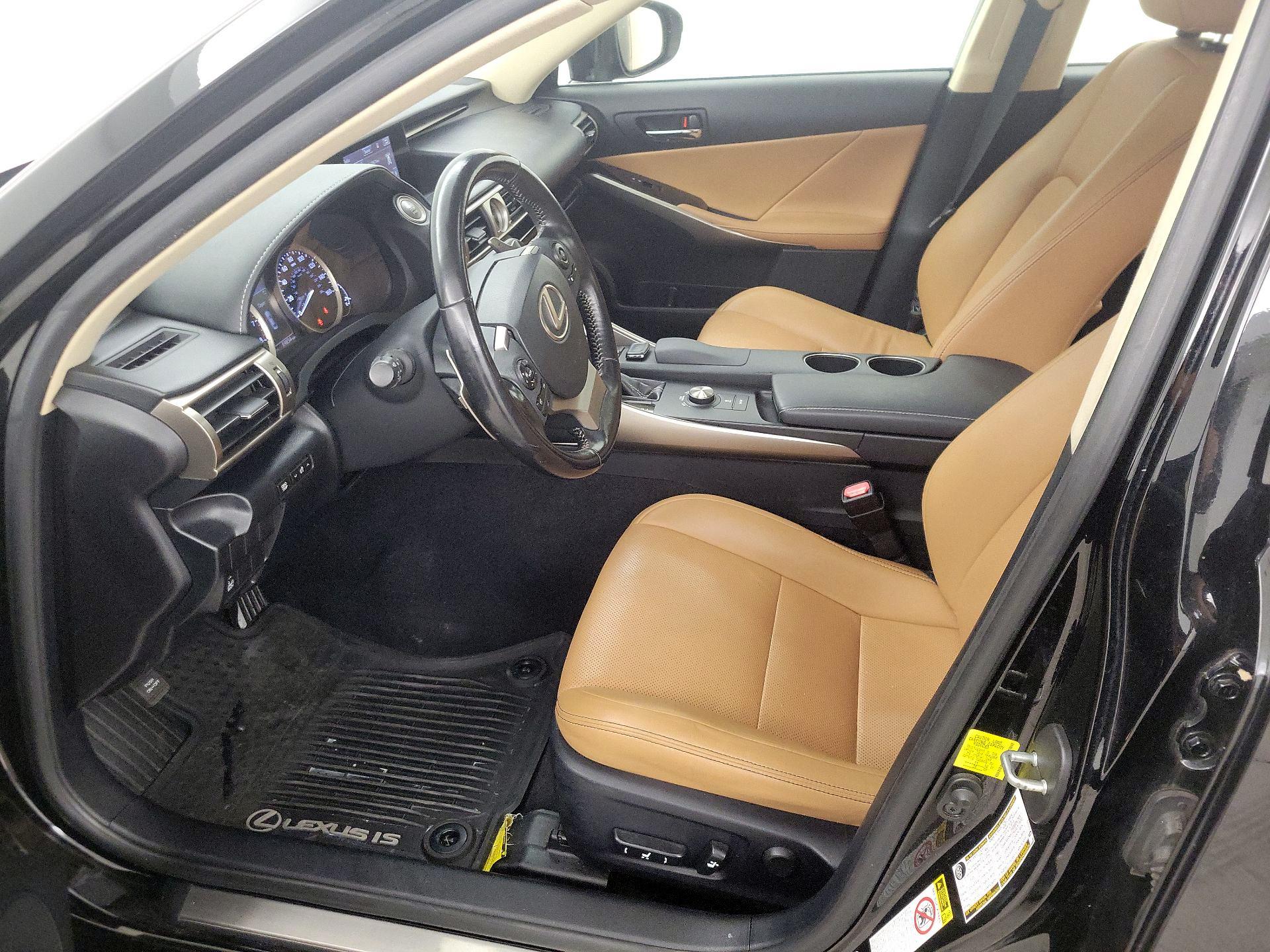 Thumbnail: 2016 Lexus IS - 11