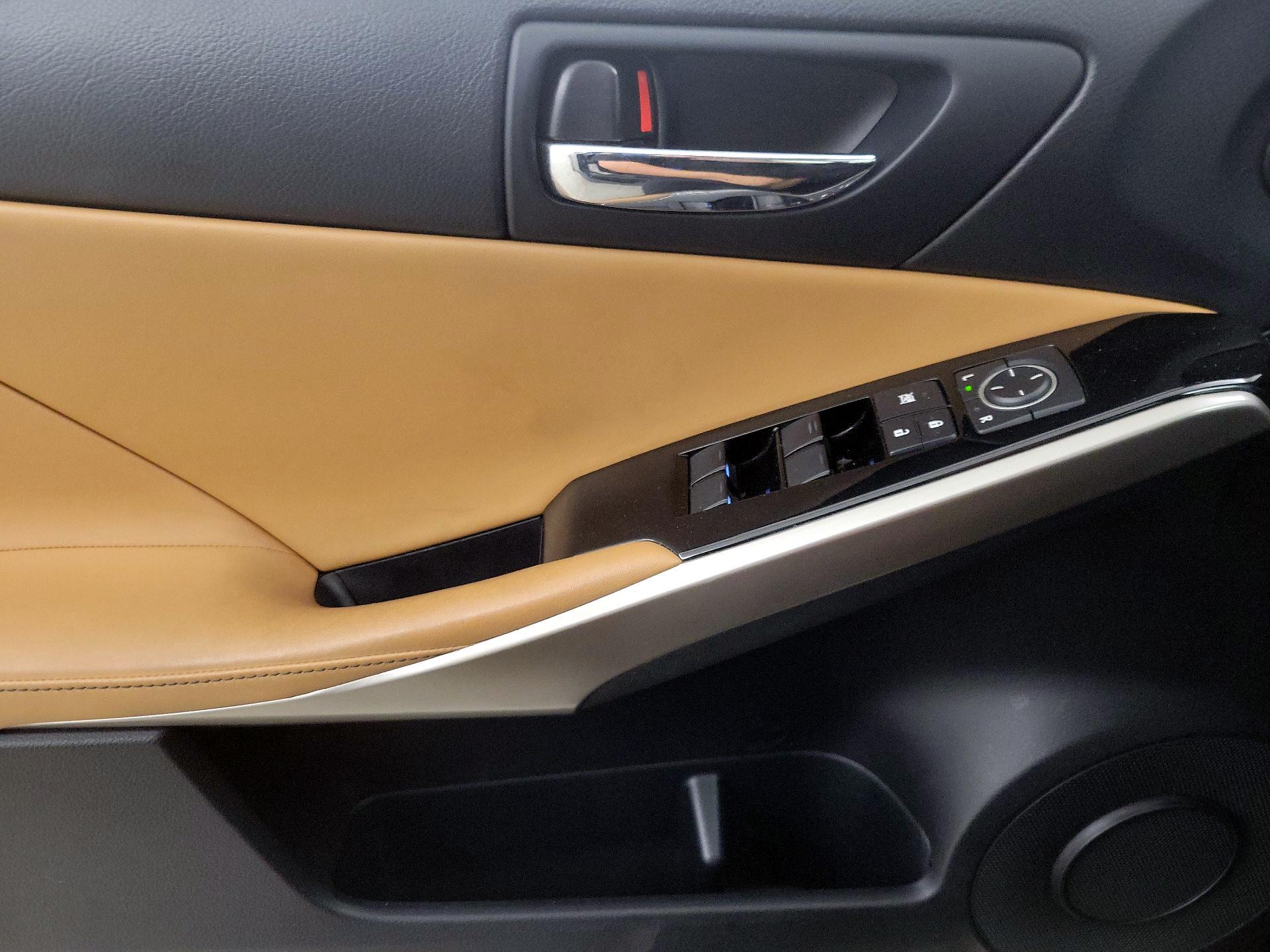 Thumbnail: 2016 Lexus IS - 12