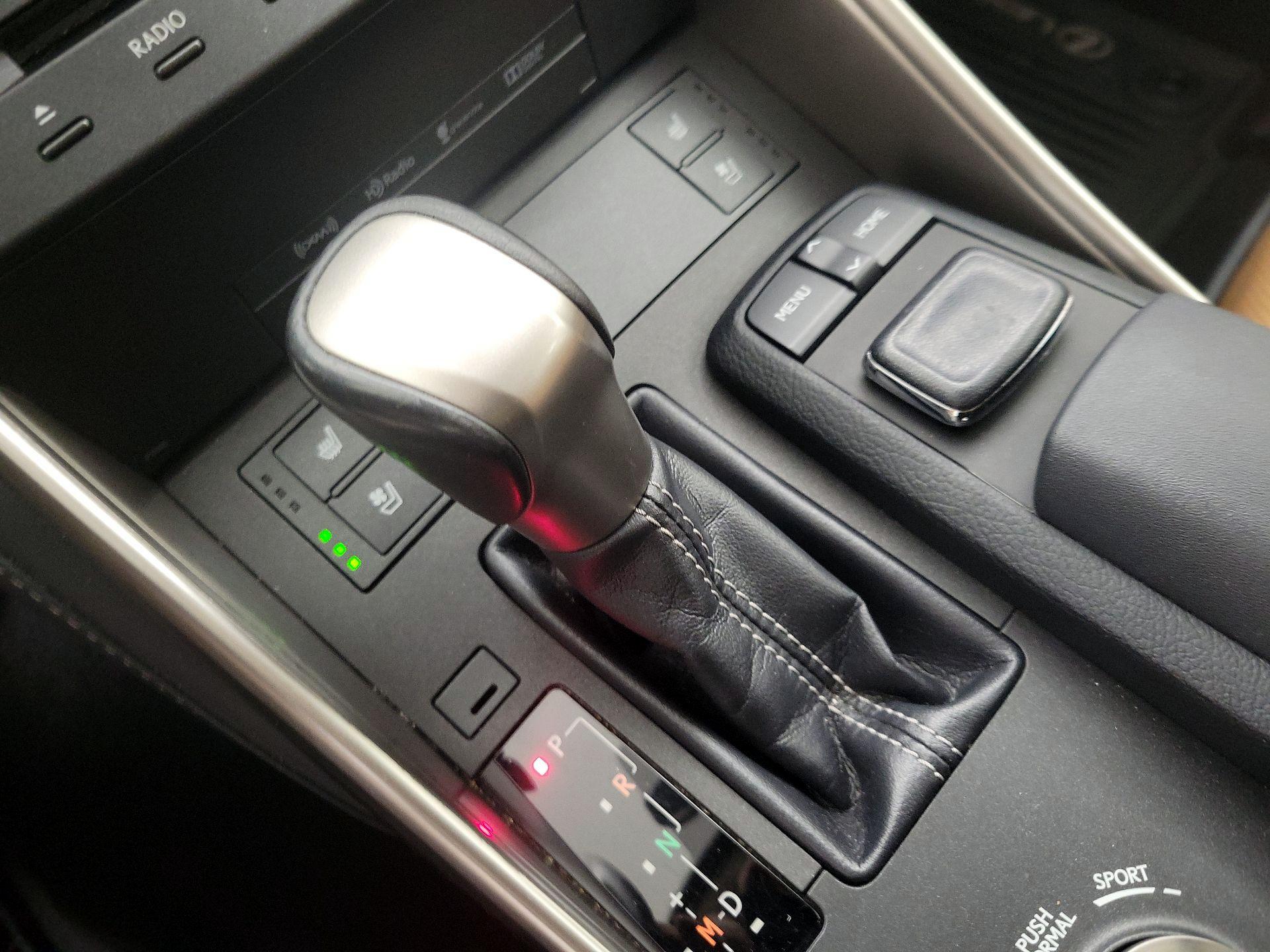 Thumbnail: 2016 Lexus IS - 17
