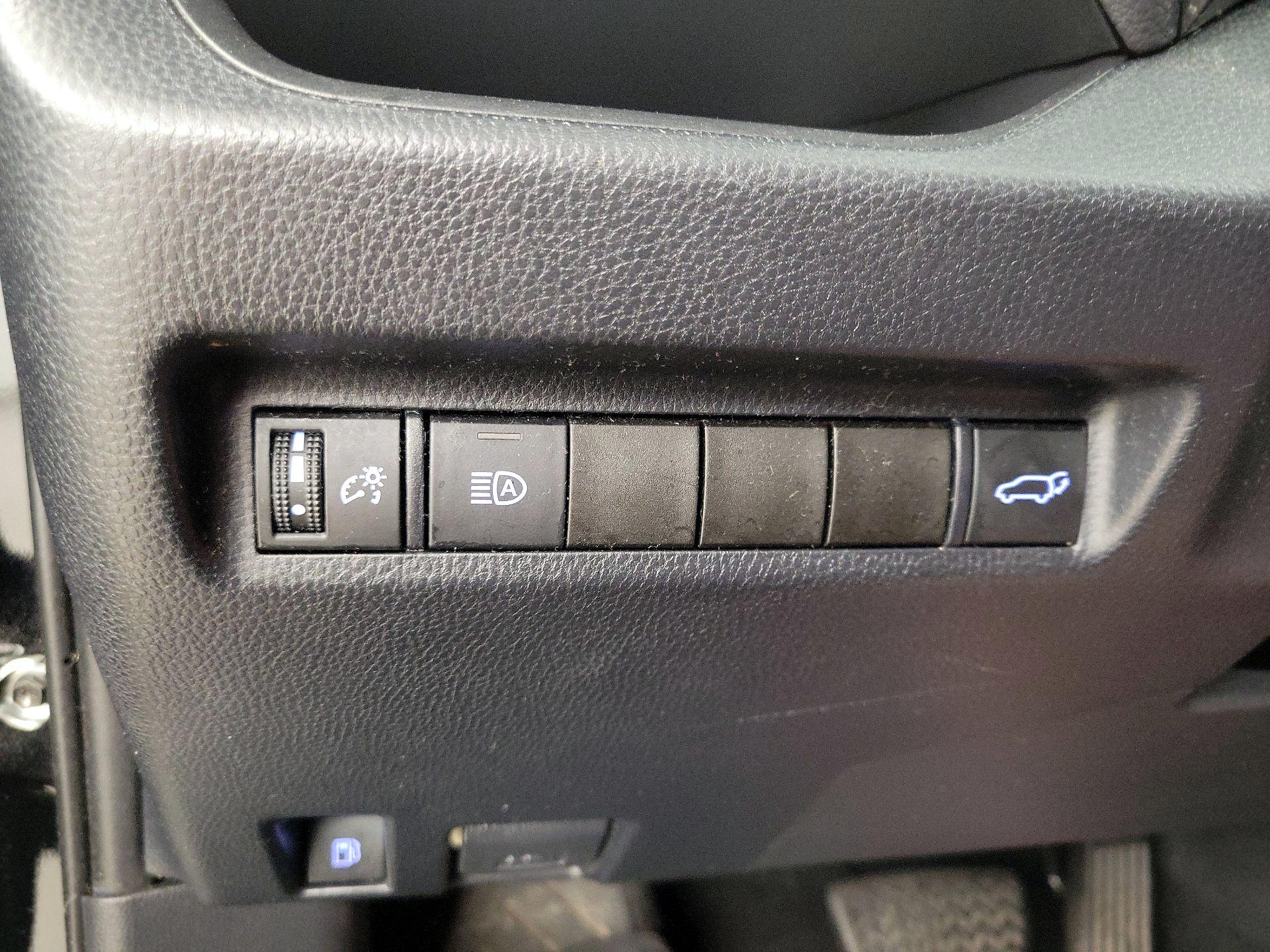 Thumbnail: 2019 Toyota RAV4 - 13