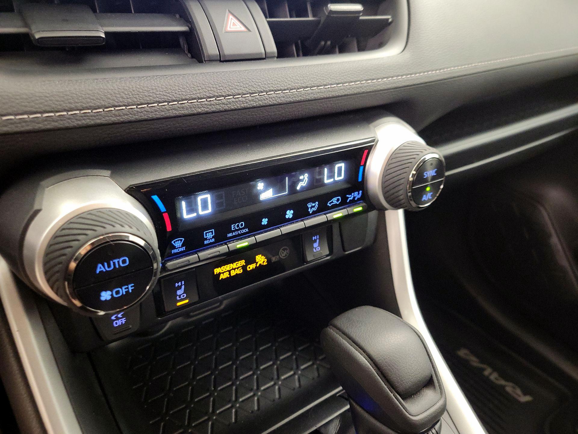 Thumbnail: 2019 Toyota RAV4 - 16