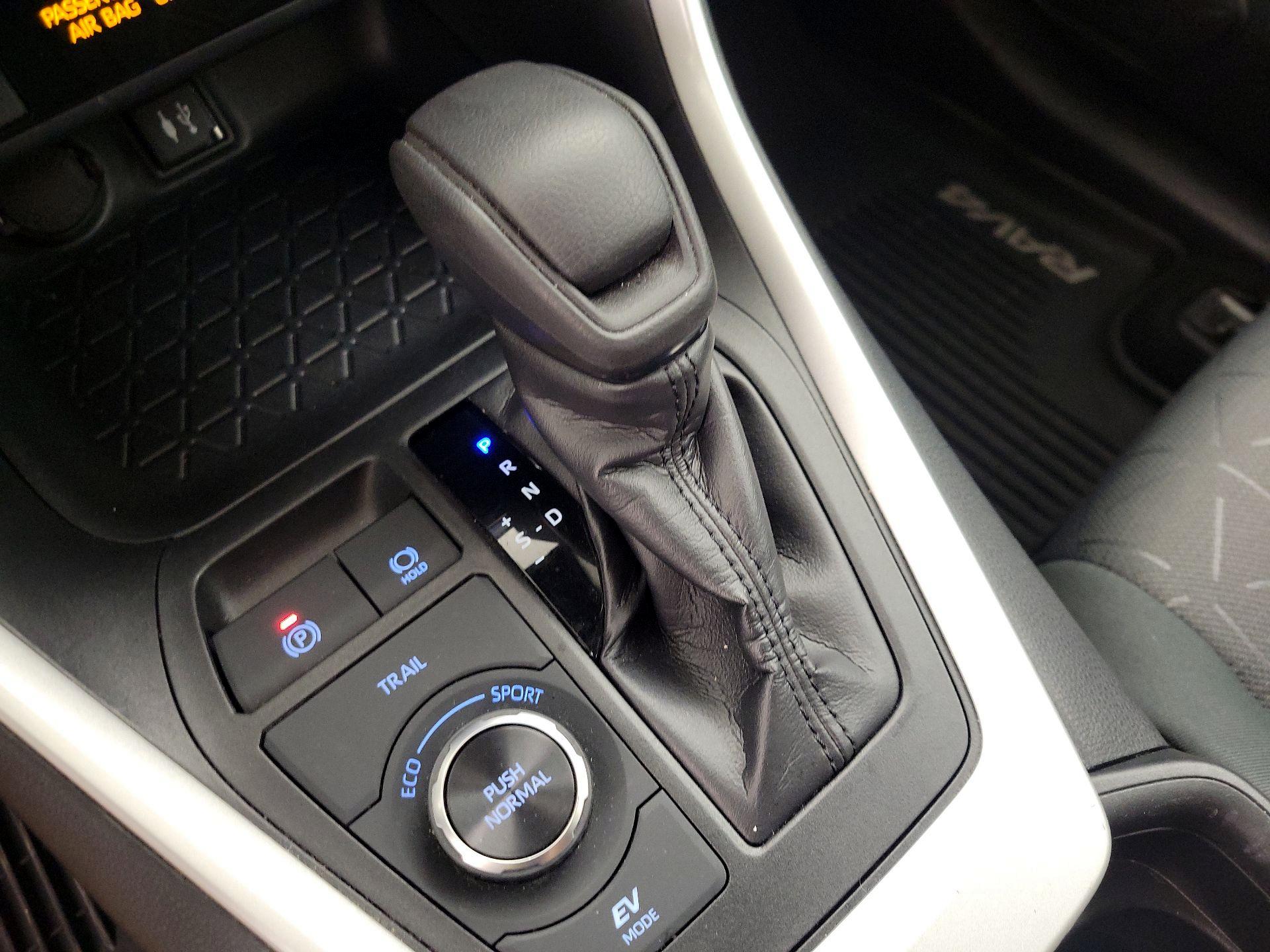 Thumbnail: 2019 Toyota RAV4 - 17