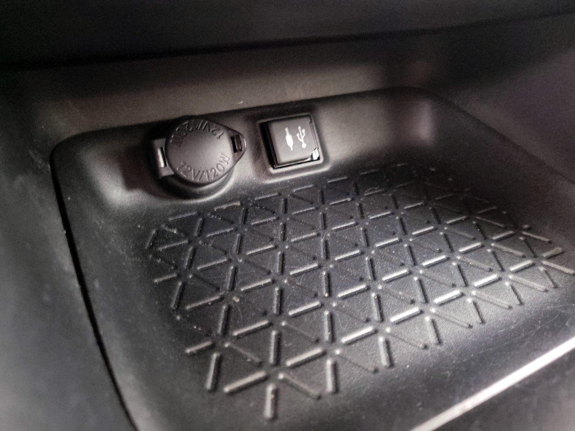 Thumbnail: 2019 Toyota RAV4 - 18