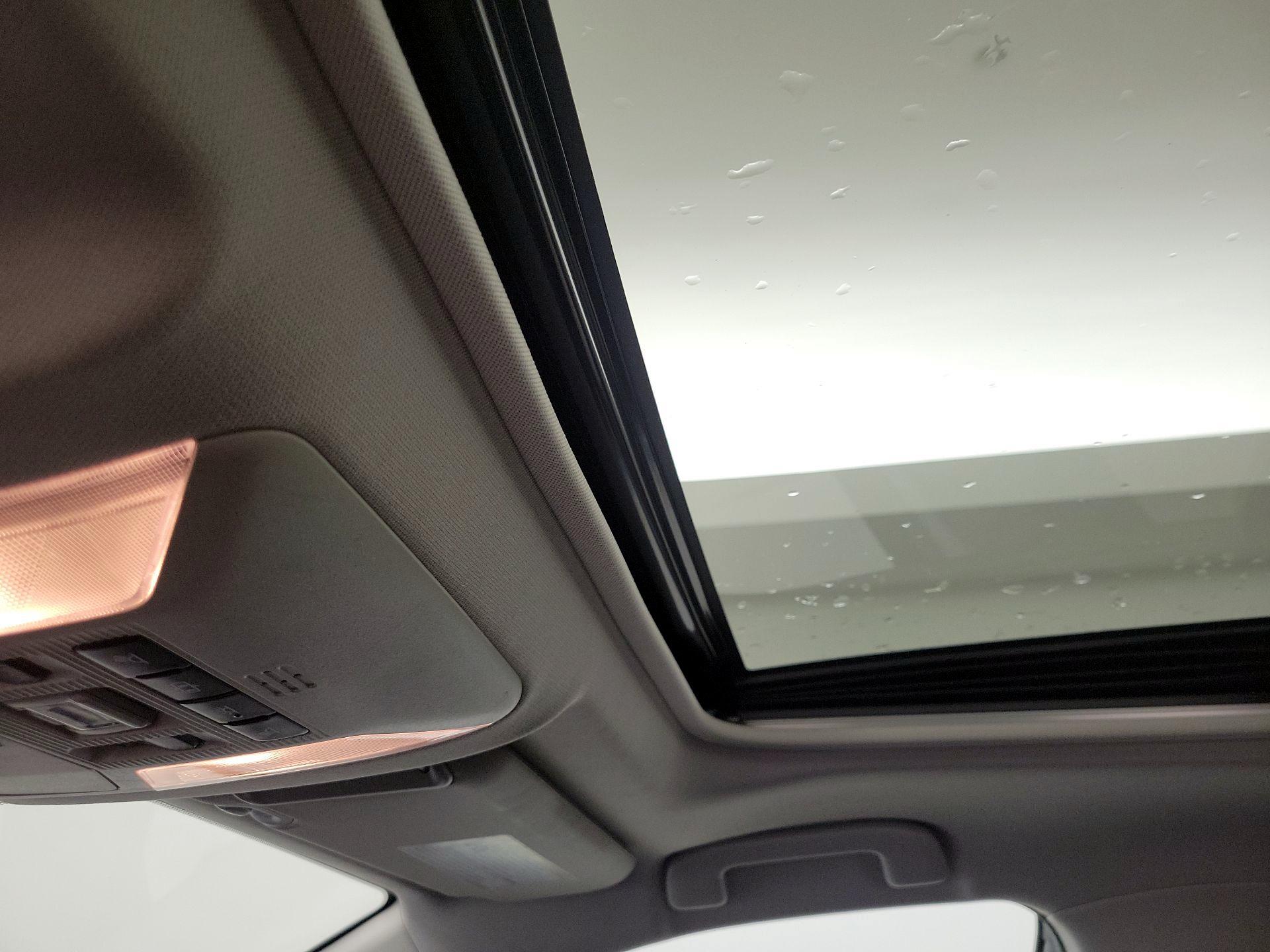 Thumbnail: 2019 Toyota RAV4 - 19