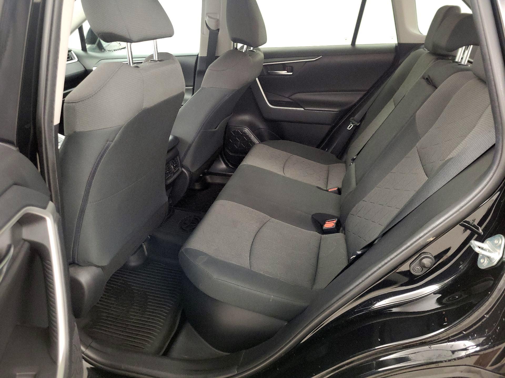Thumbnail: 2019 Toyota RAV4 - 20