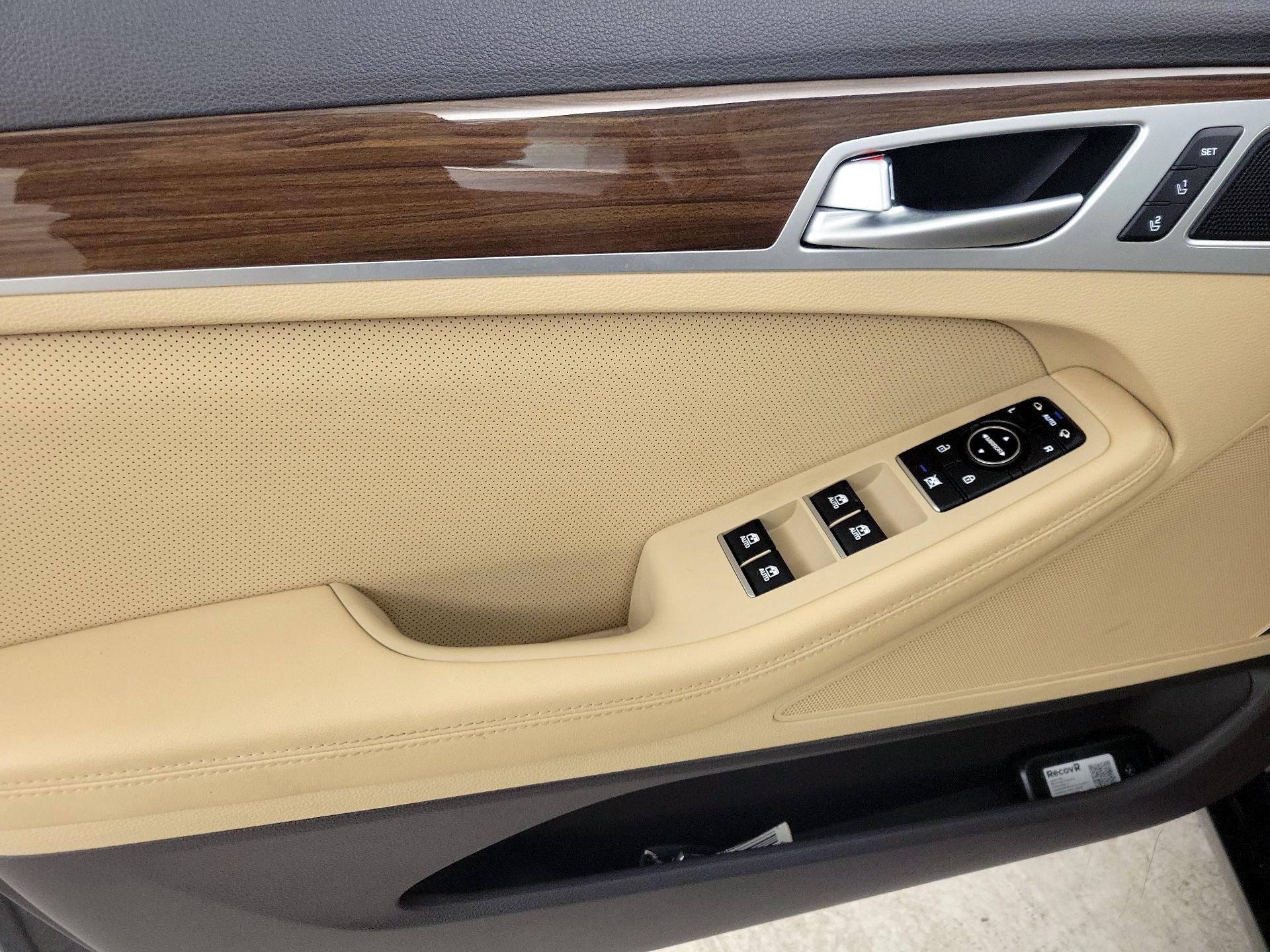 Thumbnail: 2015 Hyundai Genesis - 12