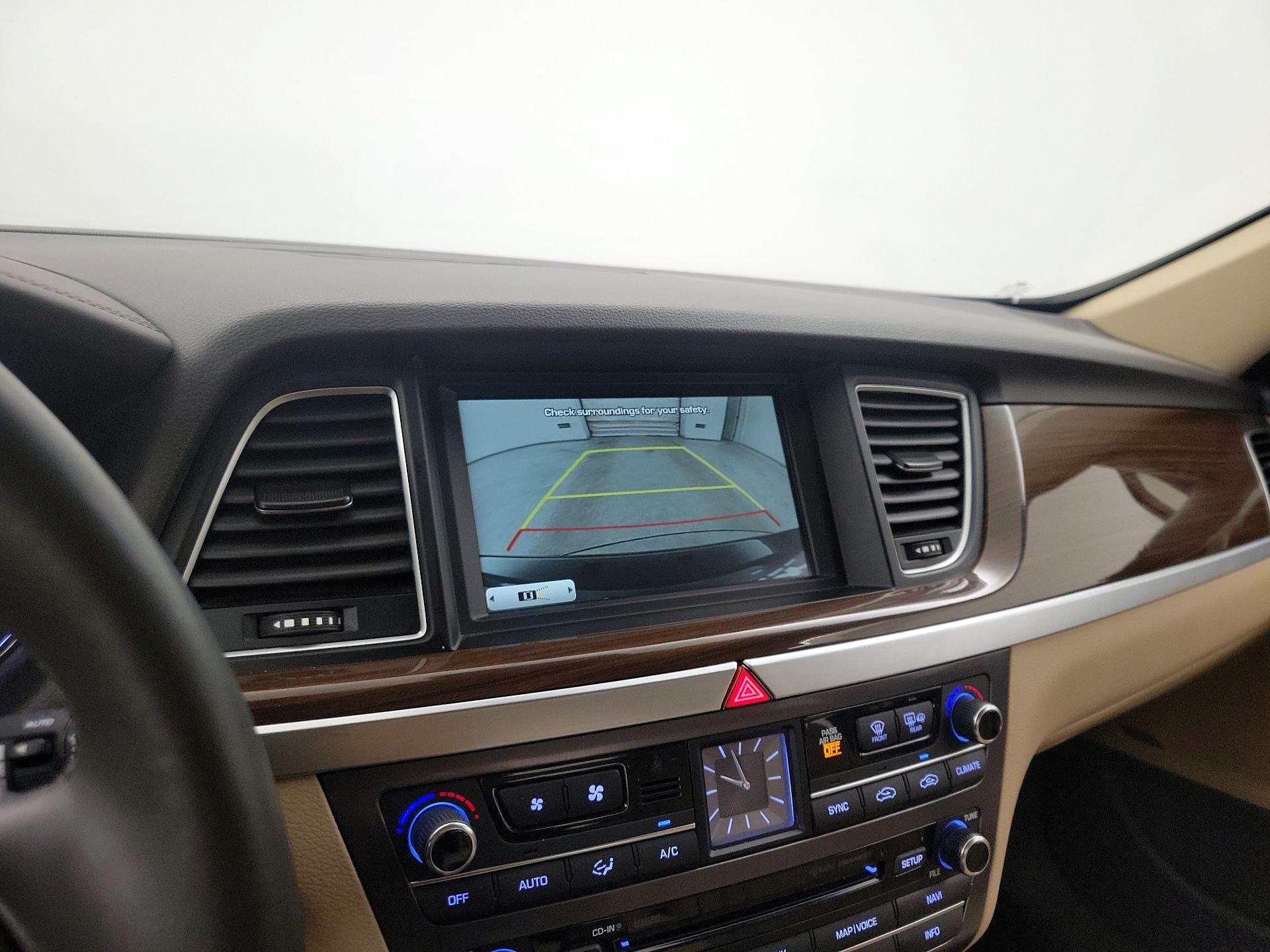 Thumbnail: 2015 Hyundai Genesis - 15