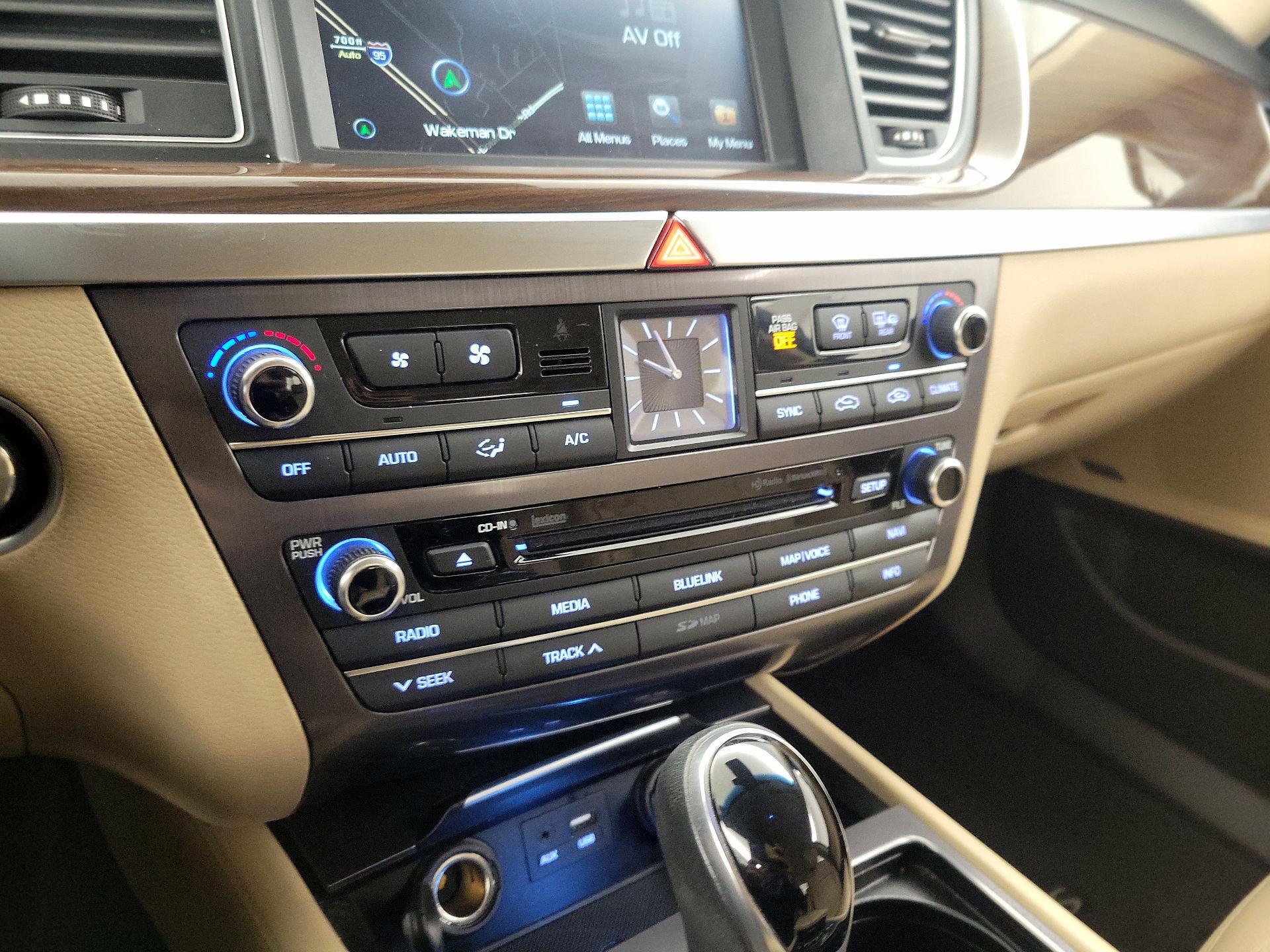 Thumbnail: 2015 Hyundai Genesis - 17