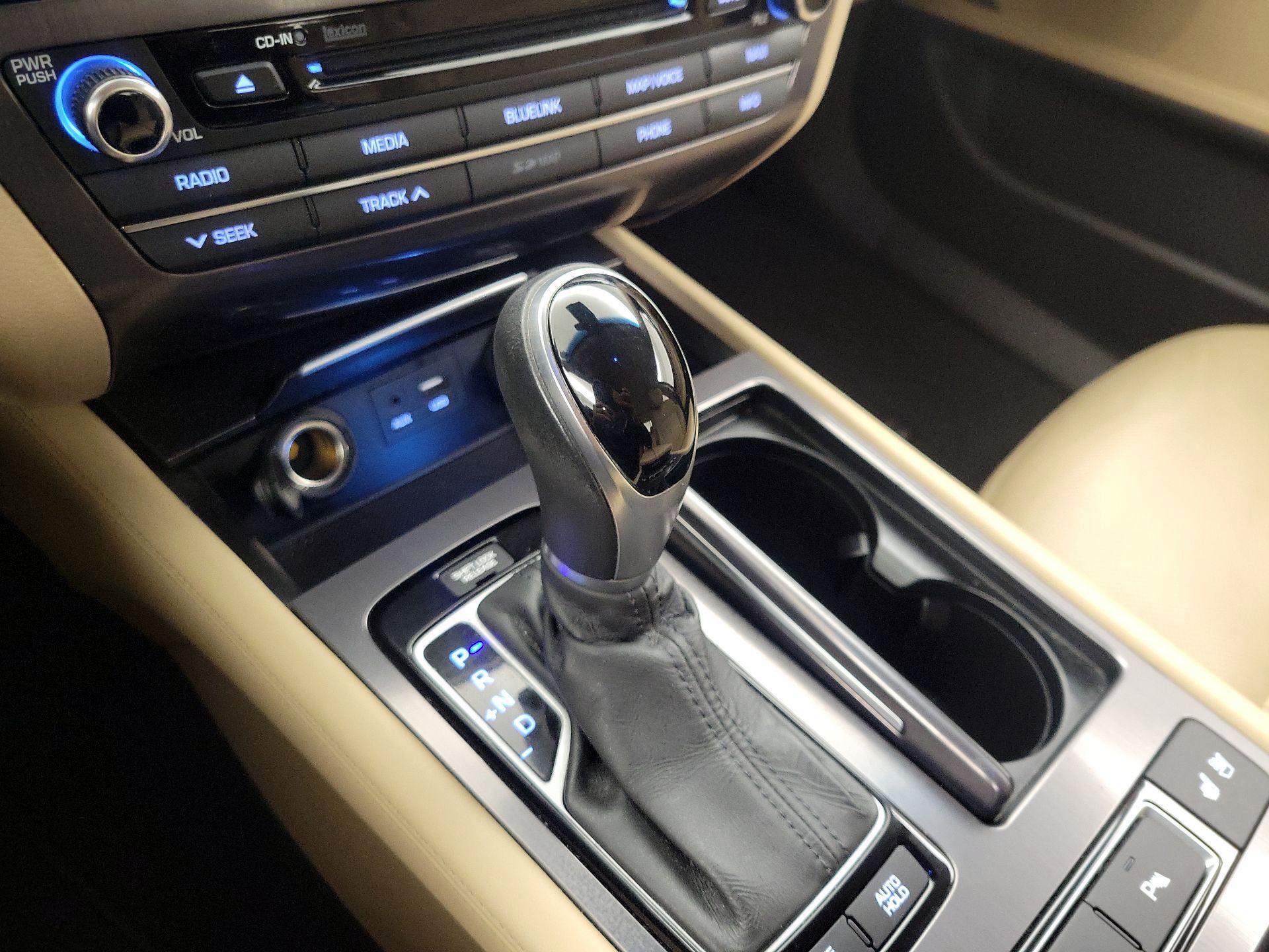 Thumbnail: 2015 Hyundai Genesis - 18