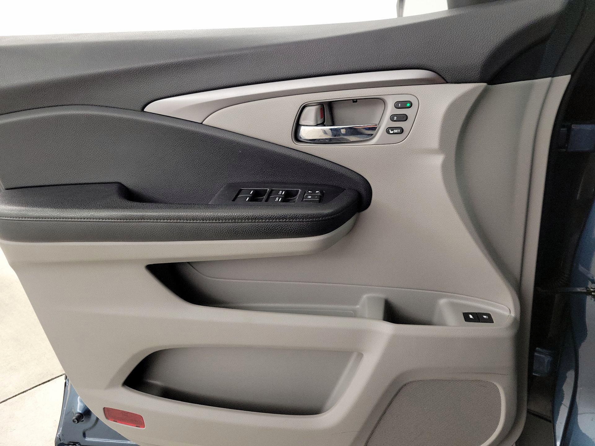 Thumbnail: 2019 Honda Pilot - 12